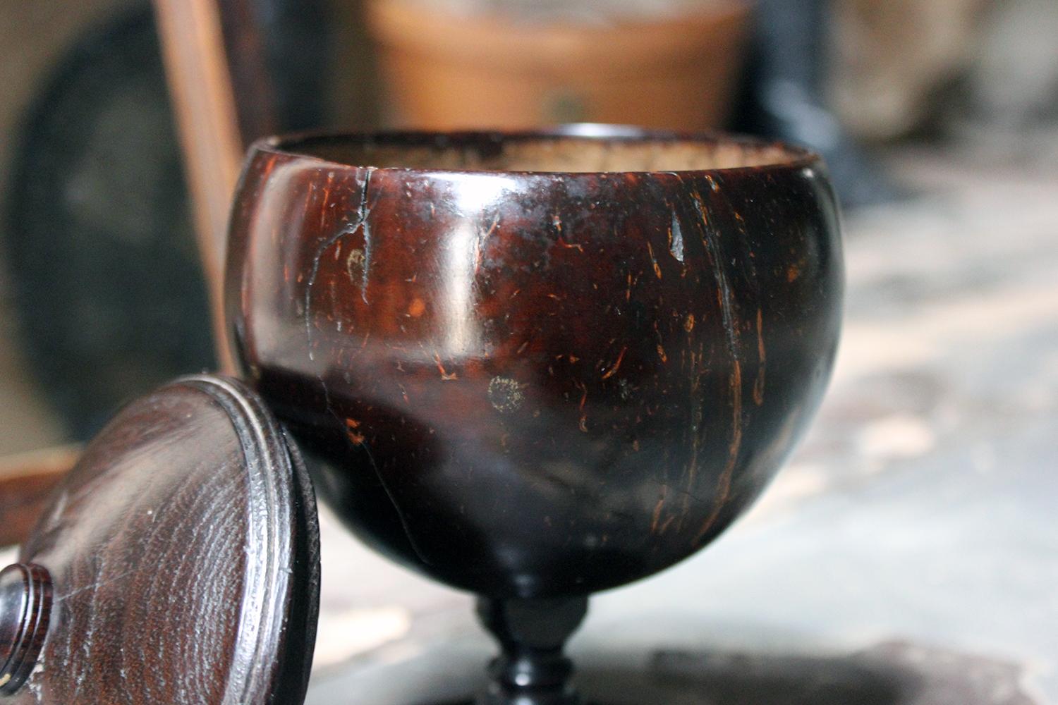 Early 19th Century Coconut Cup and Cover, circa 1800 In Fair Condition In Bedford, Bedfordshire