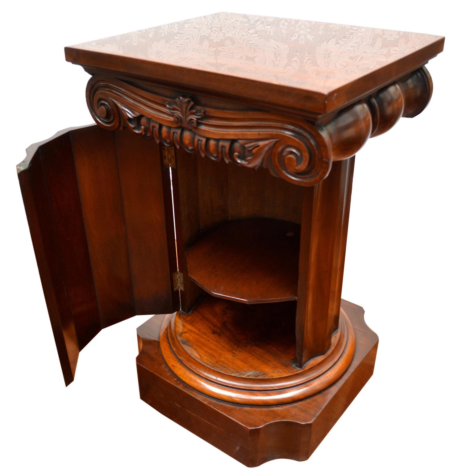 Early 19th Century English Regency Mahogany Bedside Table or 'Somno' In Good Condition In Vancouver, British Columbia