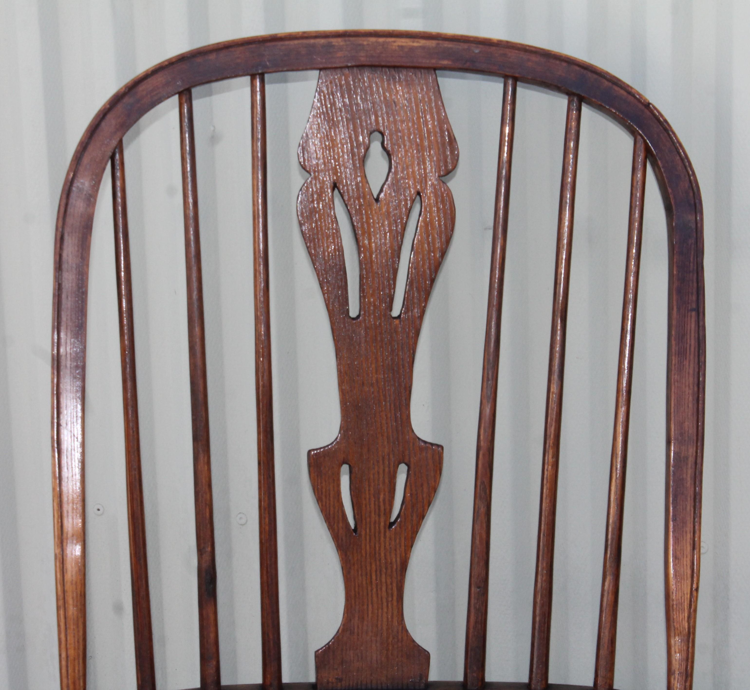 Hand-Crafted Early 19th Century English Windsor Armchair For Sale