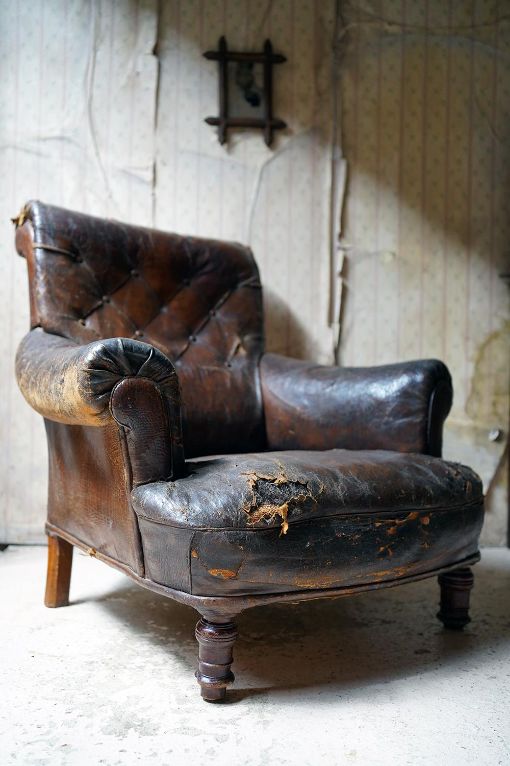 Early 19thC French Crocodile Leather Armchair, c.1830 For Sale 9