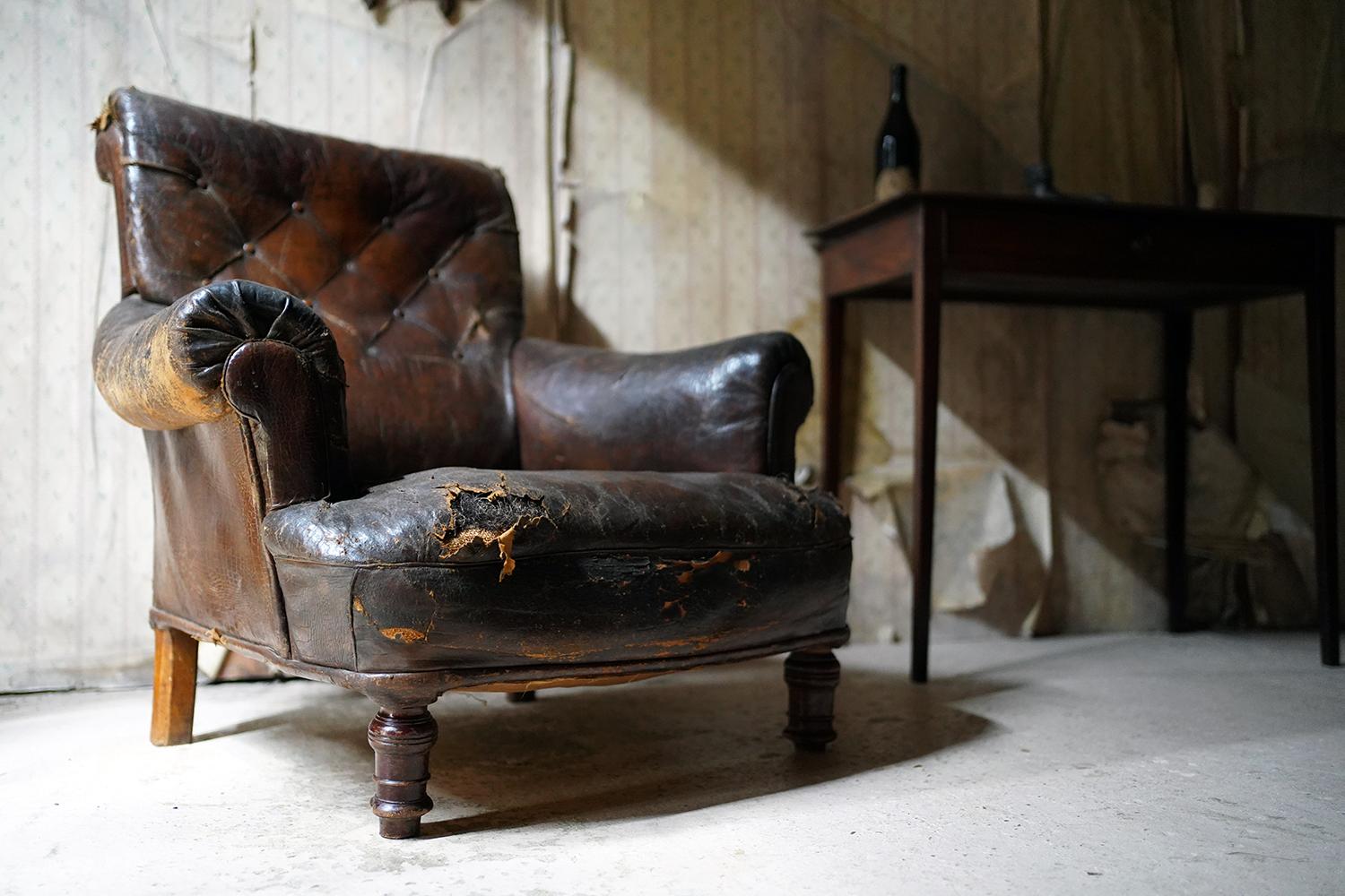 Early 19thC French Crocodile Leather Armchair, c.1830 For Sale 10