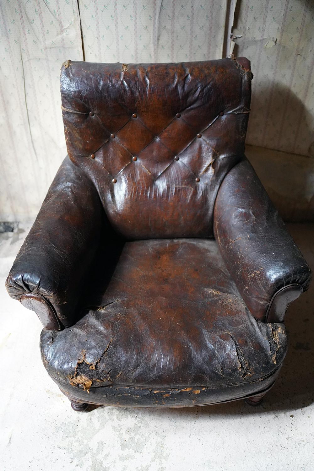 Early 19thC French Crocodile Leather Armchair, c.1830 In Fair Condition For Sale In Bedford, Bedfordshire