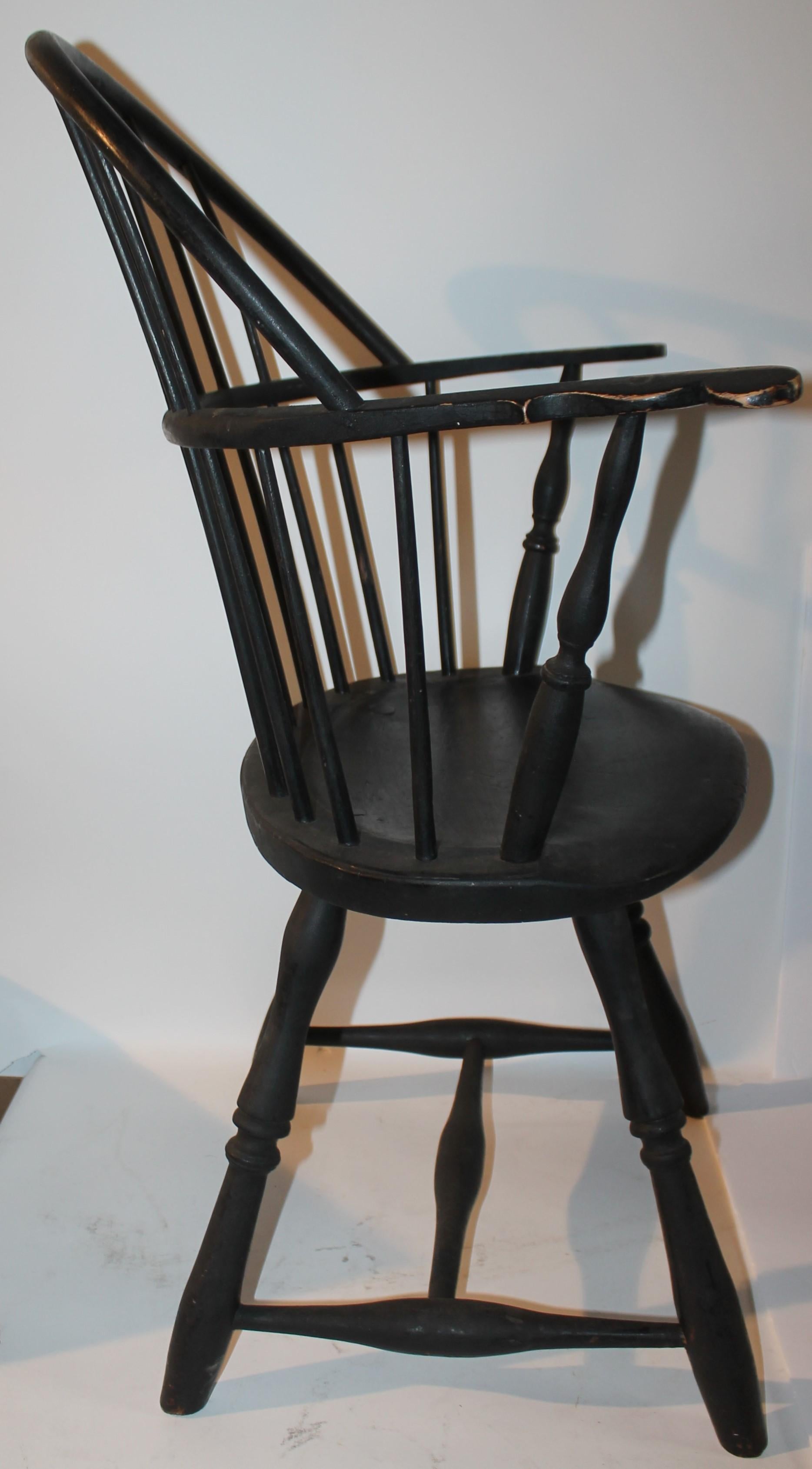 Early 19th C Hoop Back Windsor in Original Black Paint For Sale 1