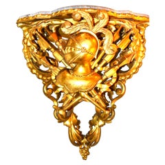 Support d'angle italien du début du XIXe siècle en bois sculpté et doré