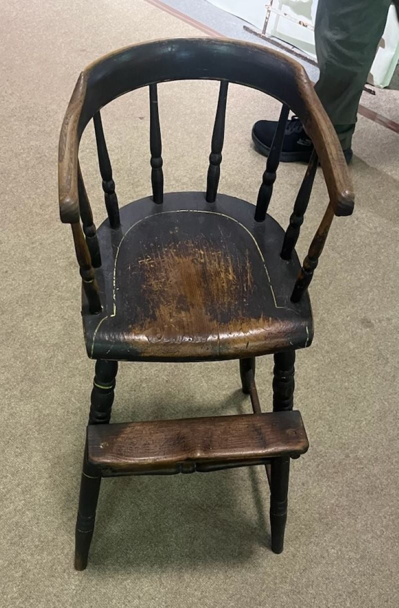 Early 19Thc Original Painted  Child's  Height Chair From New England  In Good Condition For Sale In Los Angeles, CA