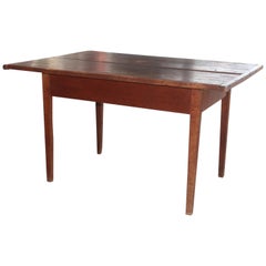 Mesa de granja original de Pensilvania pintada de rojo de principios del siglo XIX