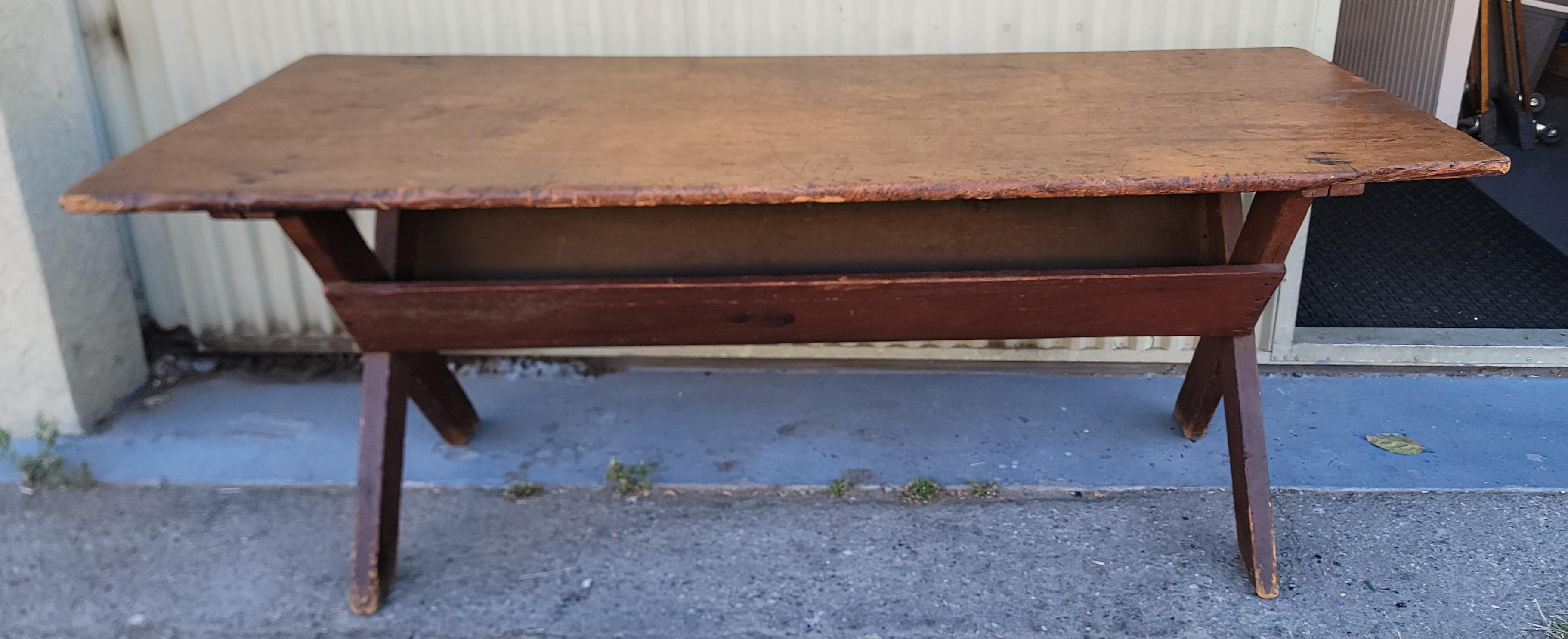 Frühe 19Thc Original rot lackiert Sawbuck Tabelle (Adirondack) im Angebot