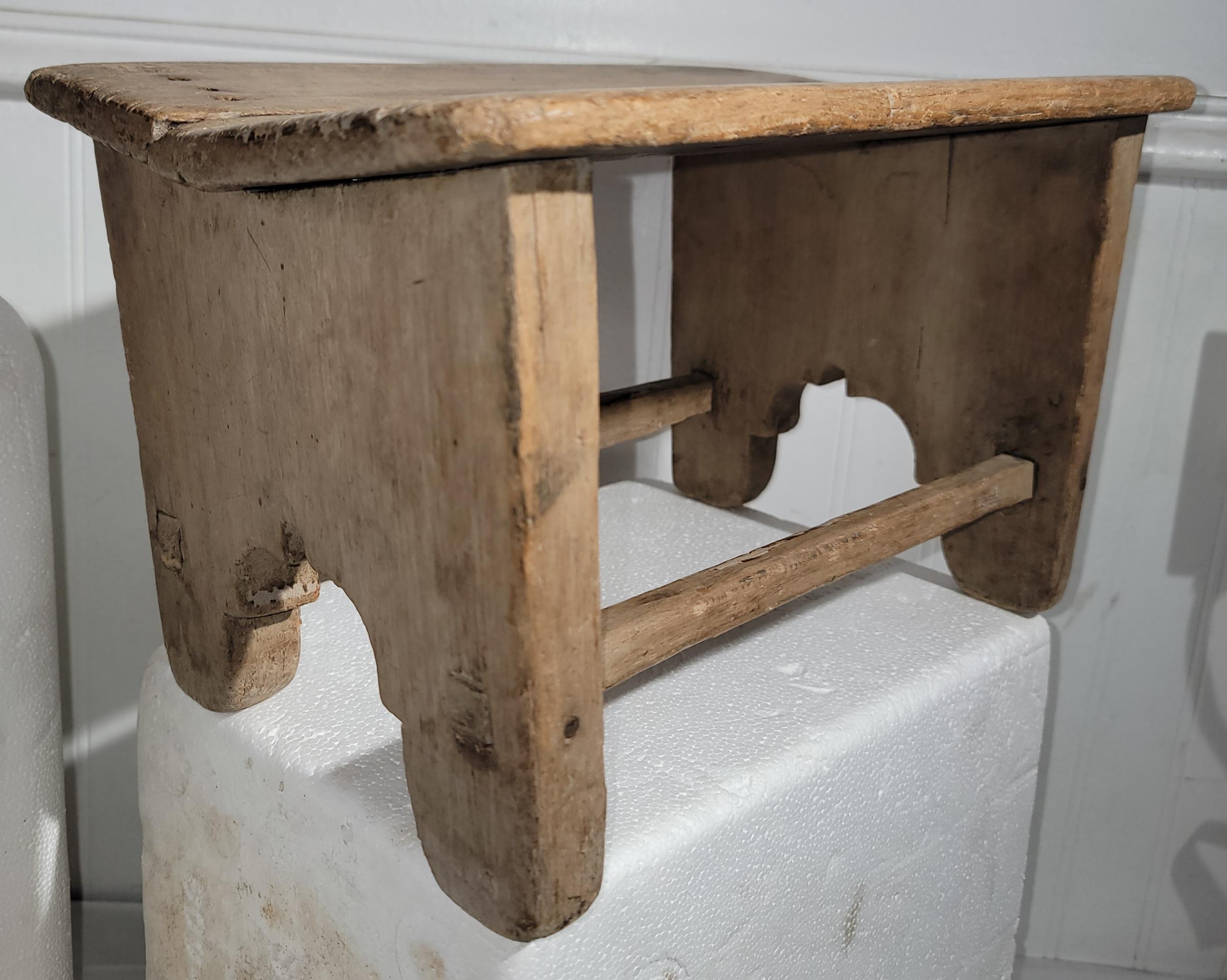 Taburete de pie indio Pueblo de principios del siglo XIX Hecho a mano en venta