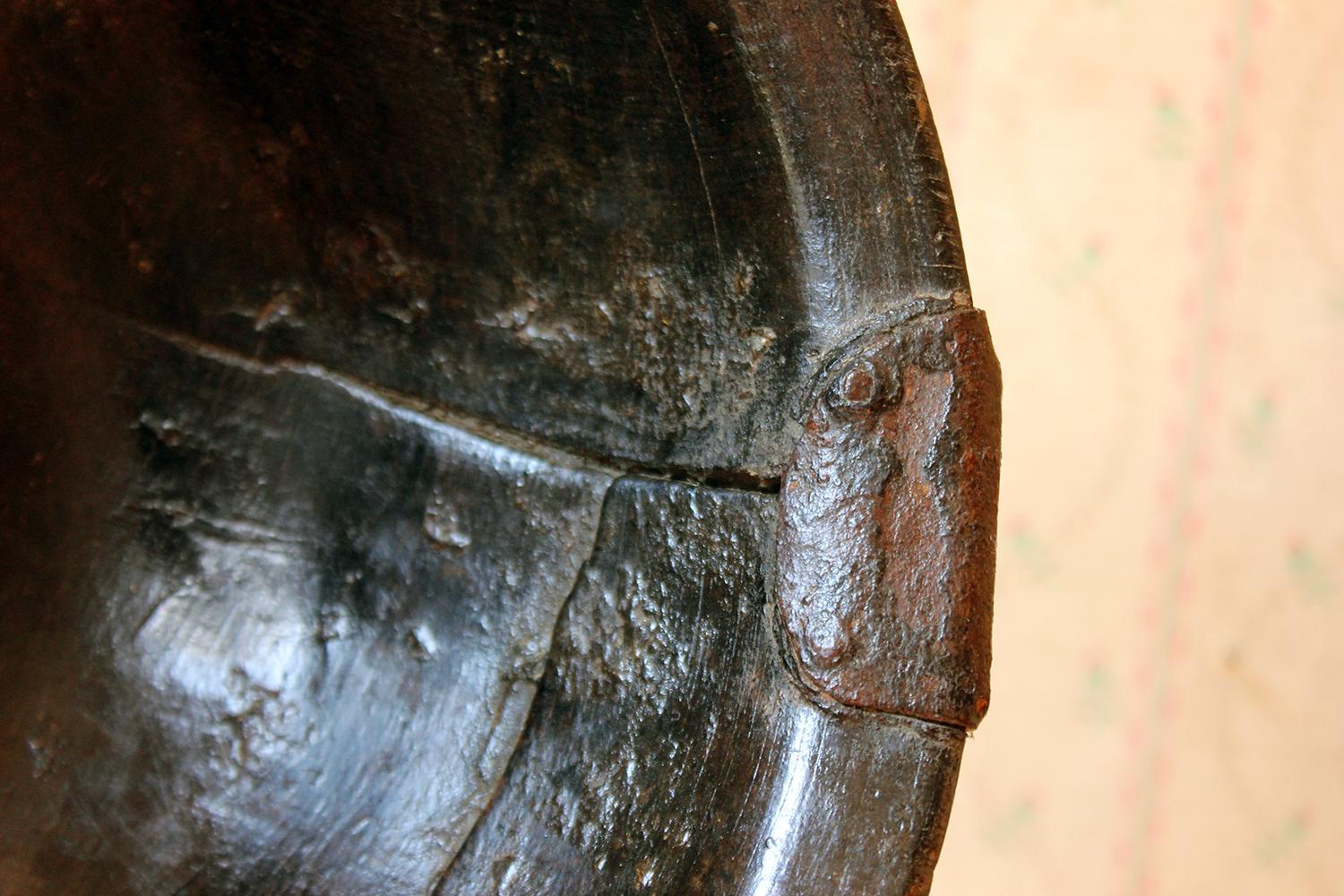 Early 19th Century Repaired Beechwood Bowl, circa 1830-1840 In Fair Condition In Bedford, Bedfordshire