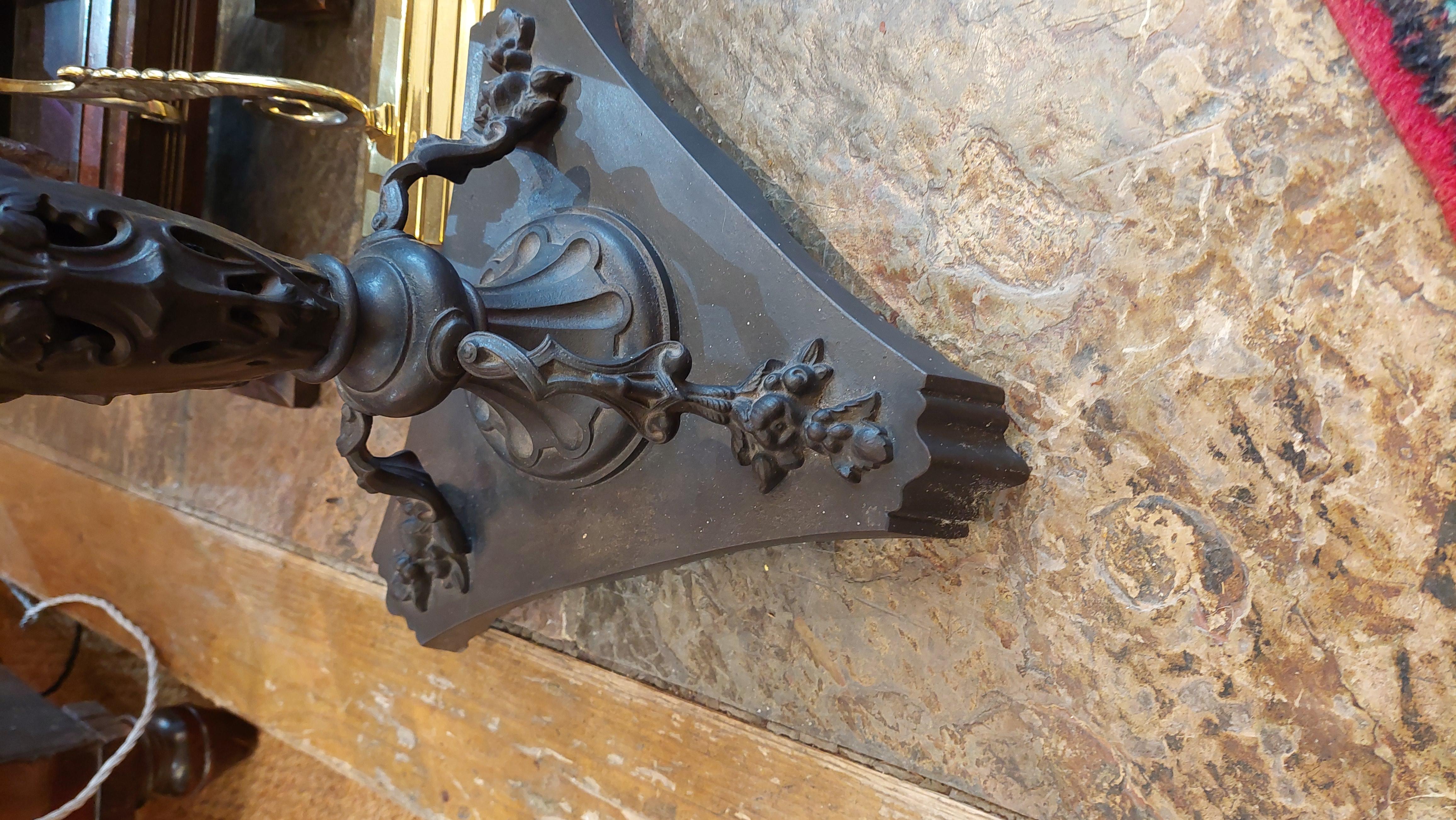Tavolo da centro in palissandro del XIX secolo con piano in marmo in vendita 1