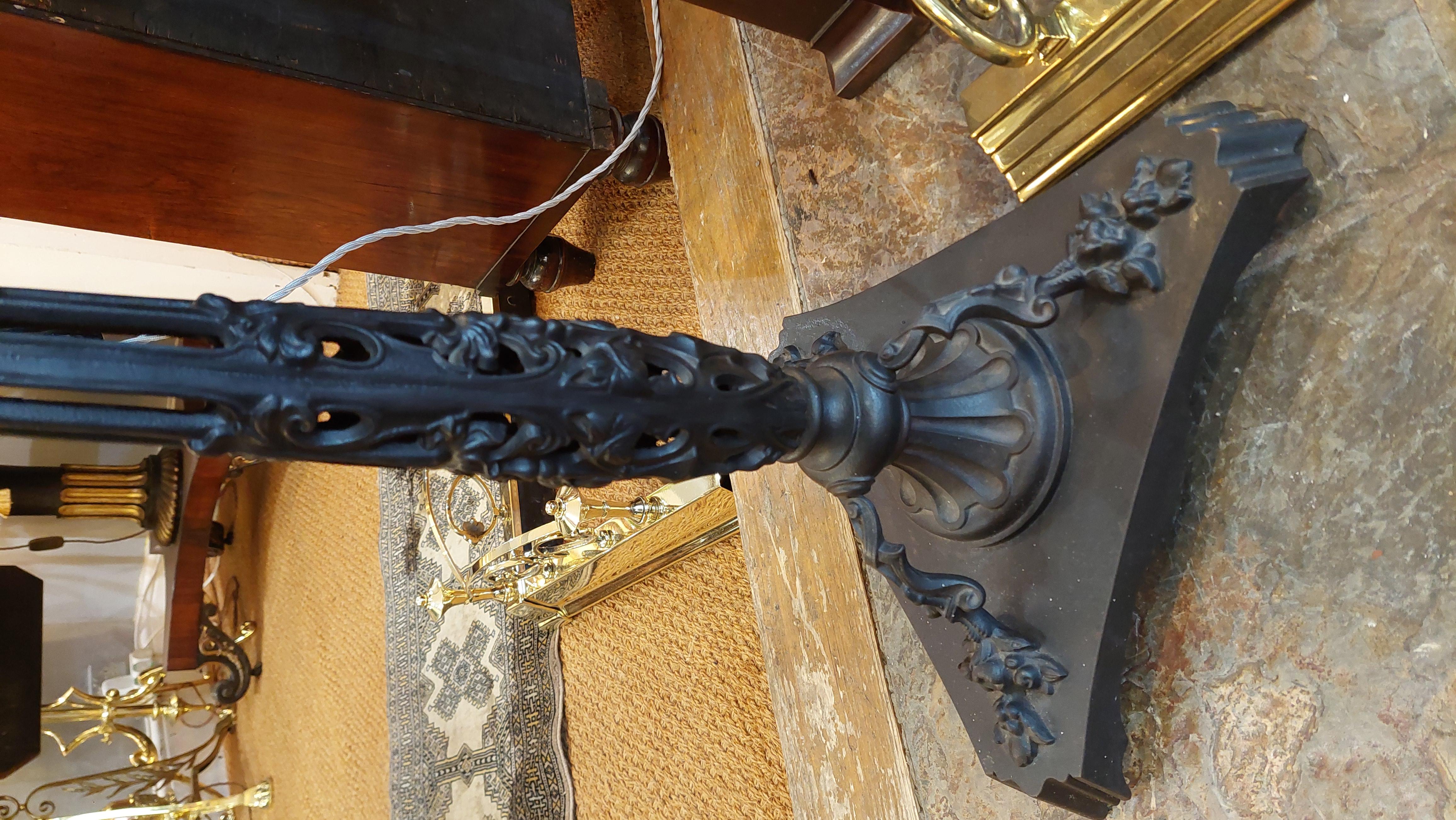 Tavolo da centro in palissandro del XIX secolo con piano in marmo in vendita 2