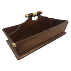 Portaposate a cuore intagliato a mano in legno di noce e scrimshaw dell'inizio del XIX secolo