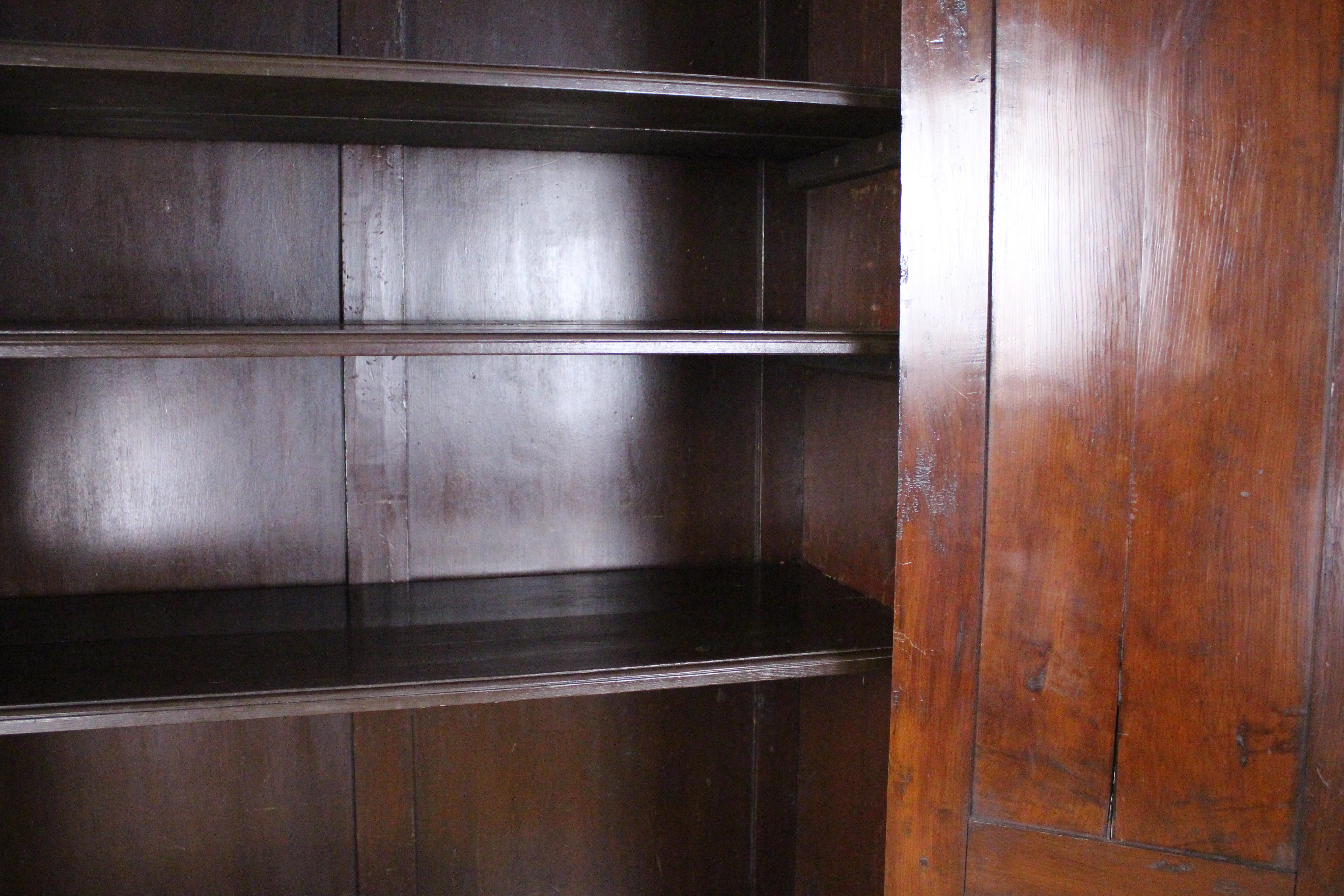 Early 19th Century Yew Wood Linen Cupboard In Good Condition For Sale In Port Chester, NY