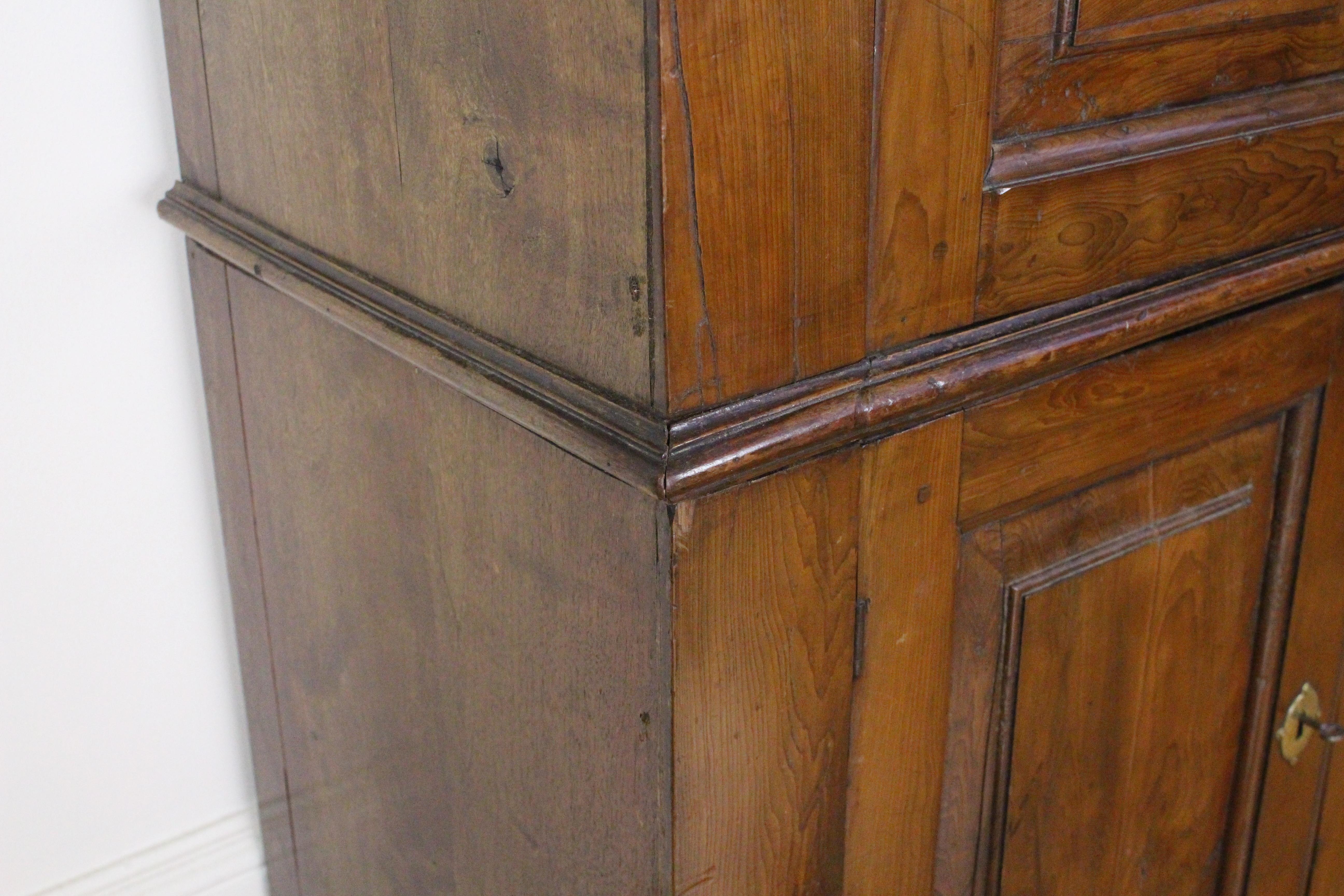 Early 19th Century Yew Wood Linen Cupboard For Sale 3