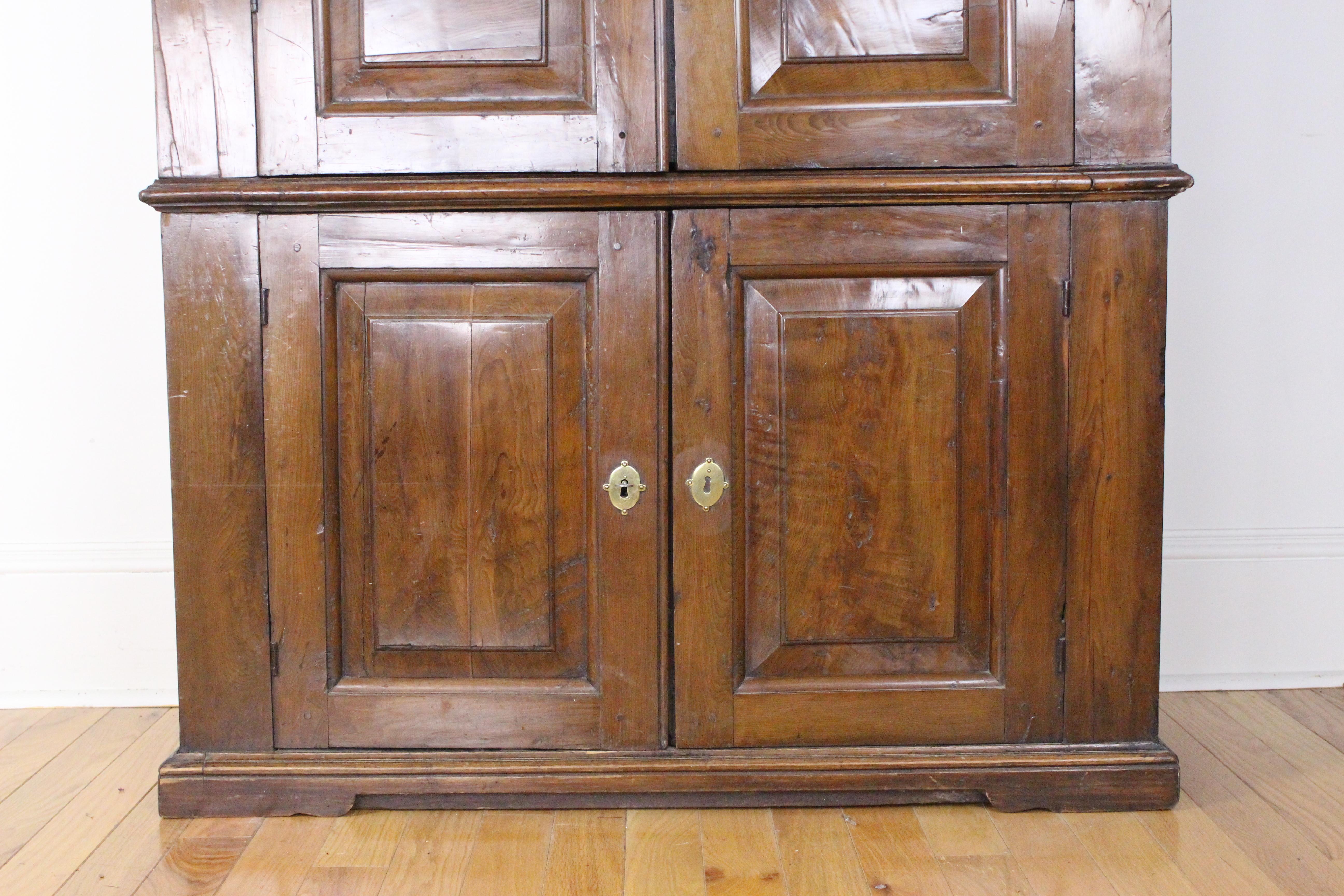 Early 19th Century Yew Wood Linen Cupboard For Sale 4