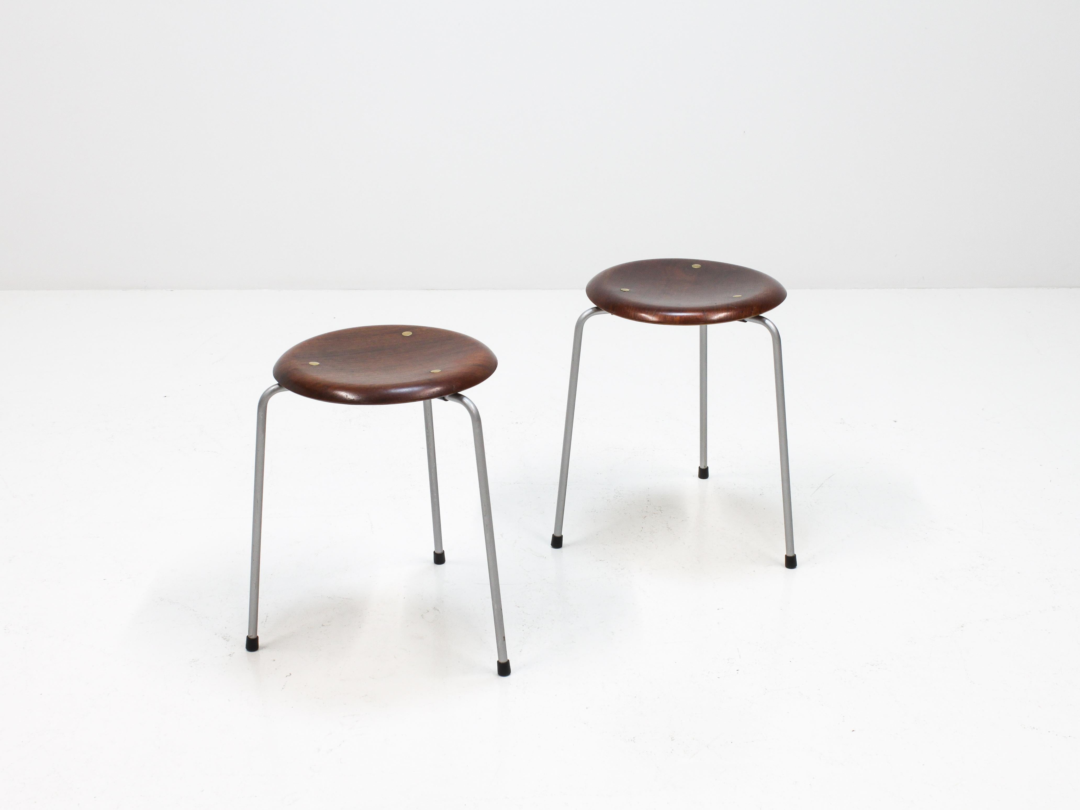 dot stool