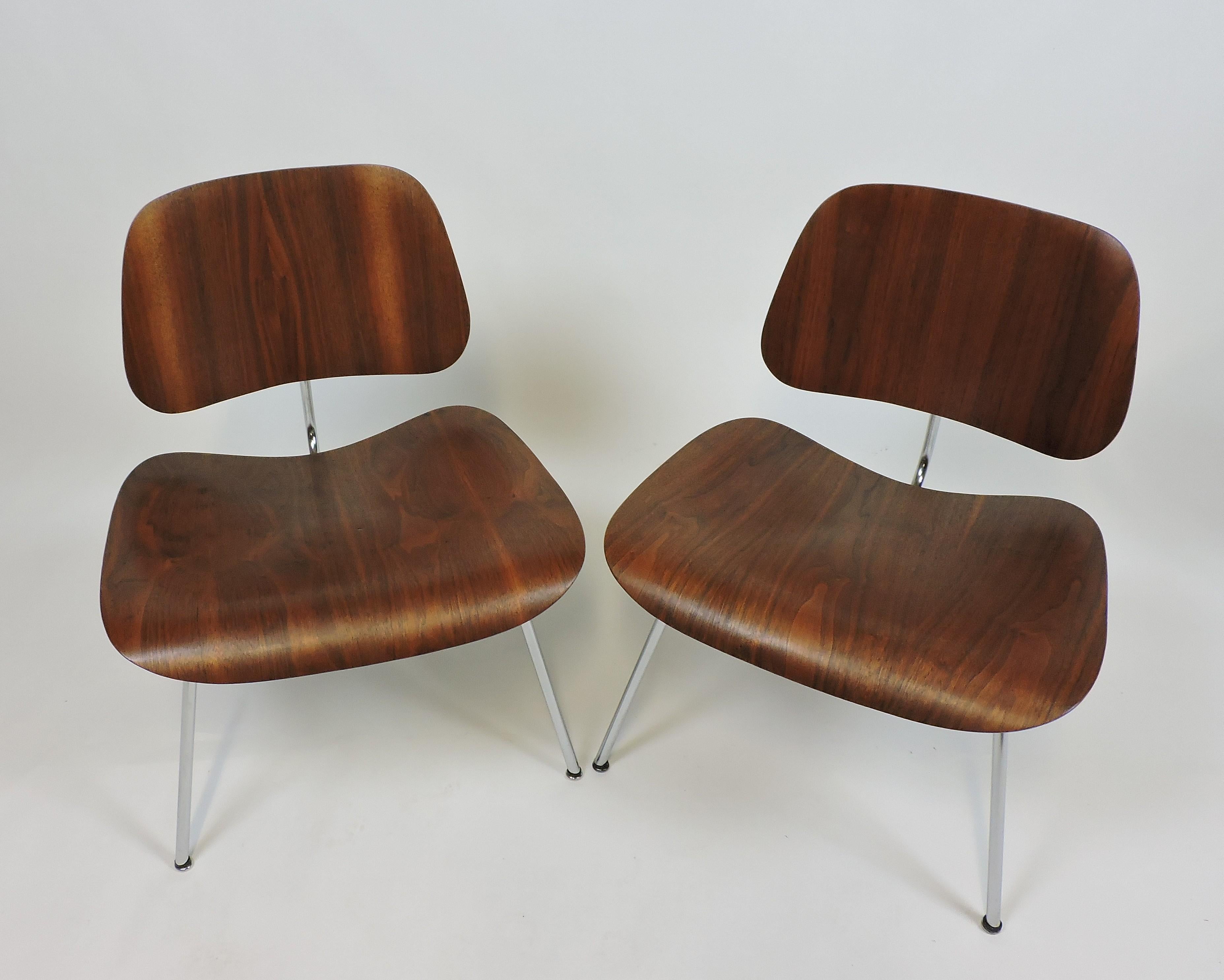 Early First Edition Eames Walnut LCM Chair for Evans For Sale 3