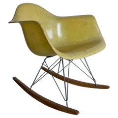 Fauteuil à bascule en fibre de verre Rope Edge Herman Miller Eames RAR Early 1st Production Rope Edge Herman Miller Eames RAR Fiberglass Rocker