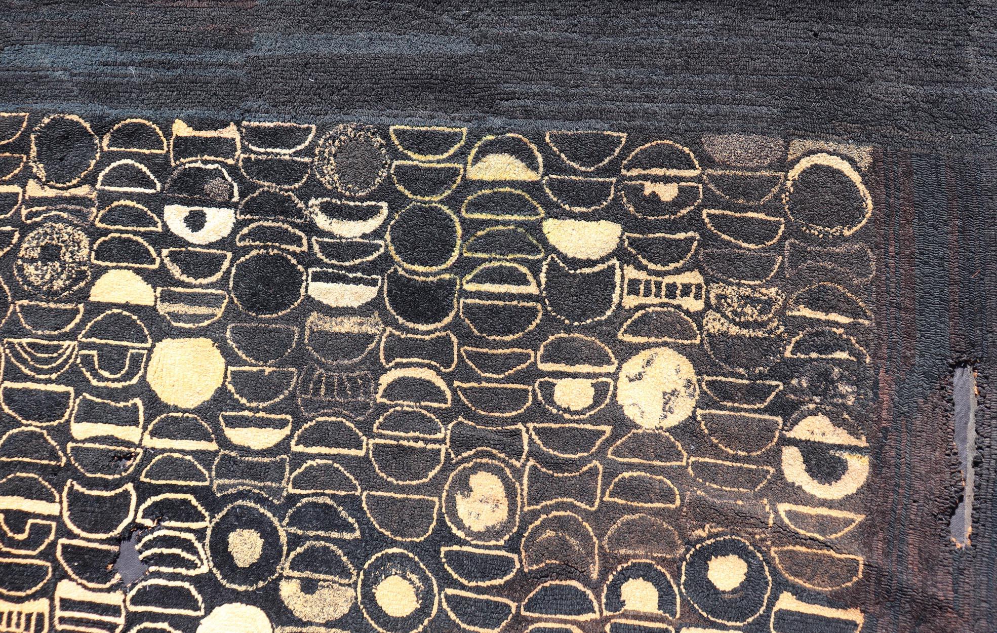 Early 20 Century American Hooked Rug with inspired by Modern Art 4'8 x 7'2 In Fair Condition For Sale In Atlanta, GA