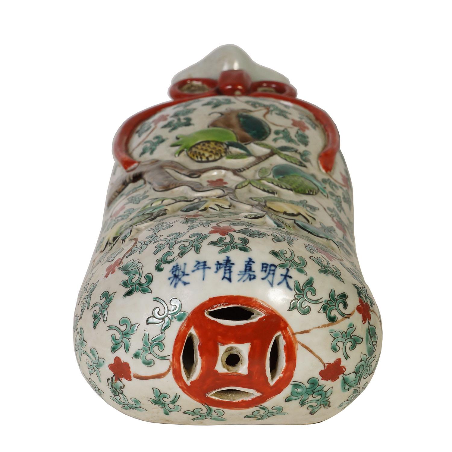 Cuscino in porcellana cinese Hand Made dei primi del Novecento In condizioni buone in vendita a Pomona, CA
