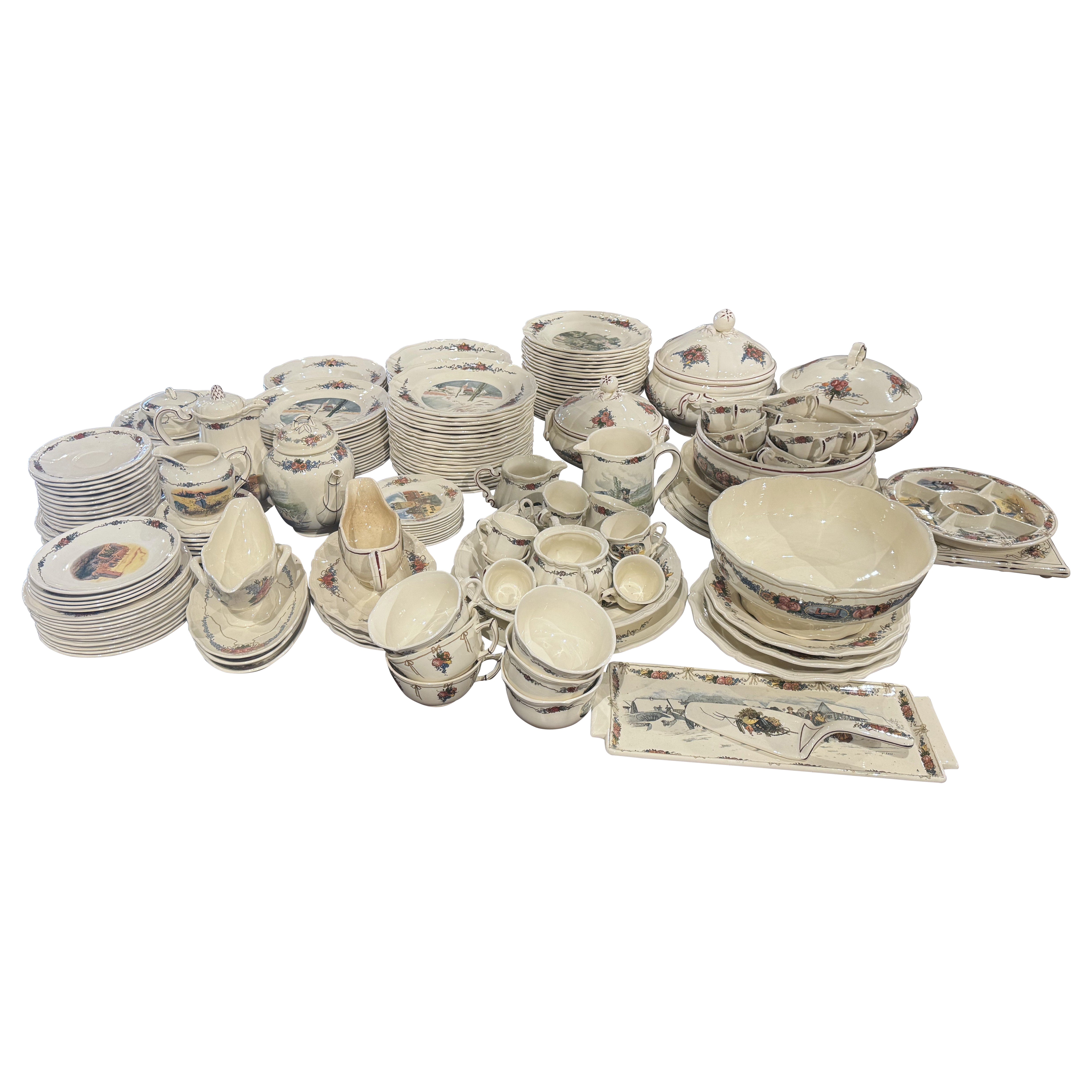 Vaisselle en porcelaine française du début du 20e siècle, environ 208 Pieces Signée H. Loux