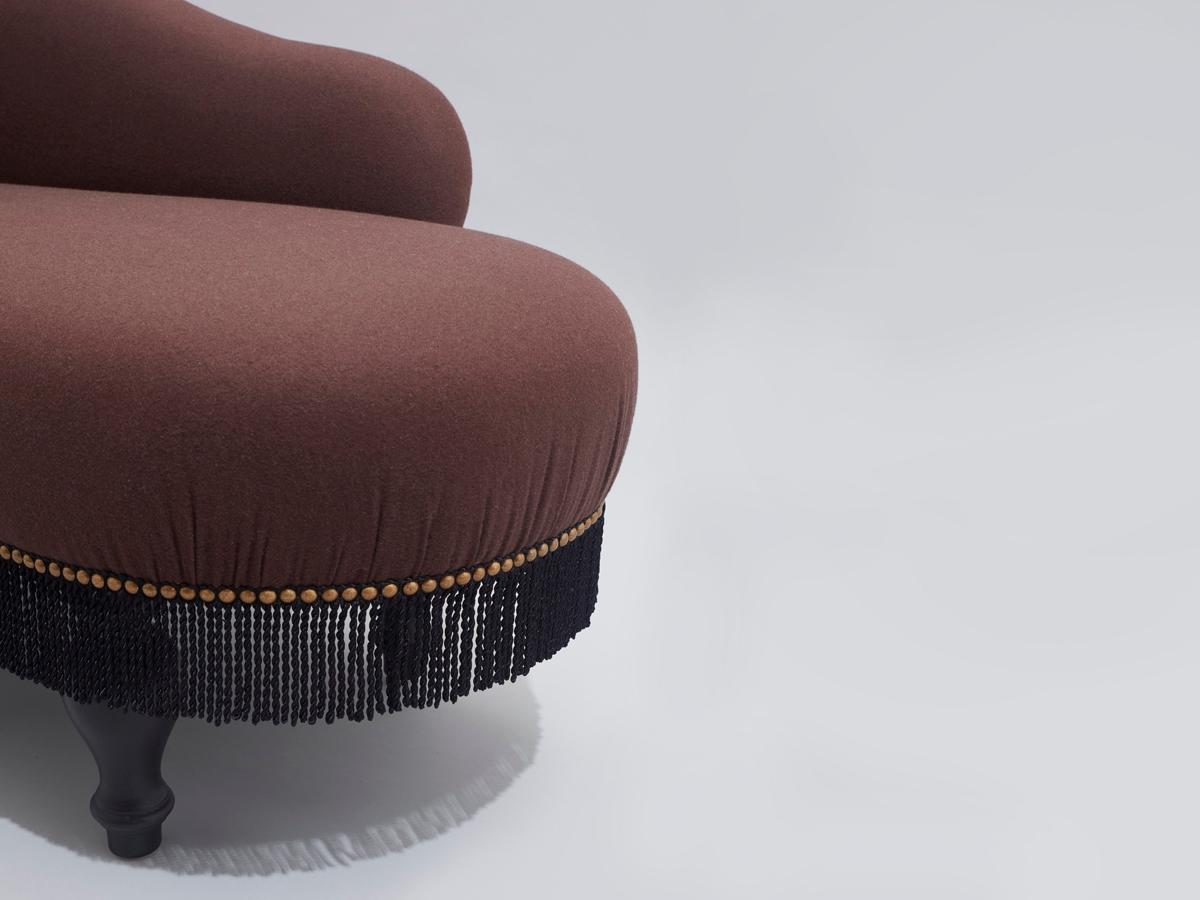 Chaises longues de style 1920 en tissu de laine marron et boutons en cuir laiton en vente 1