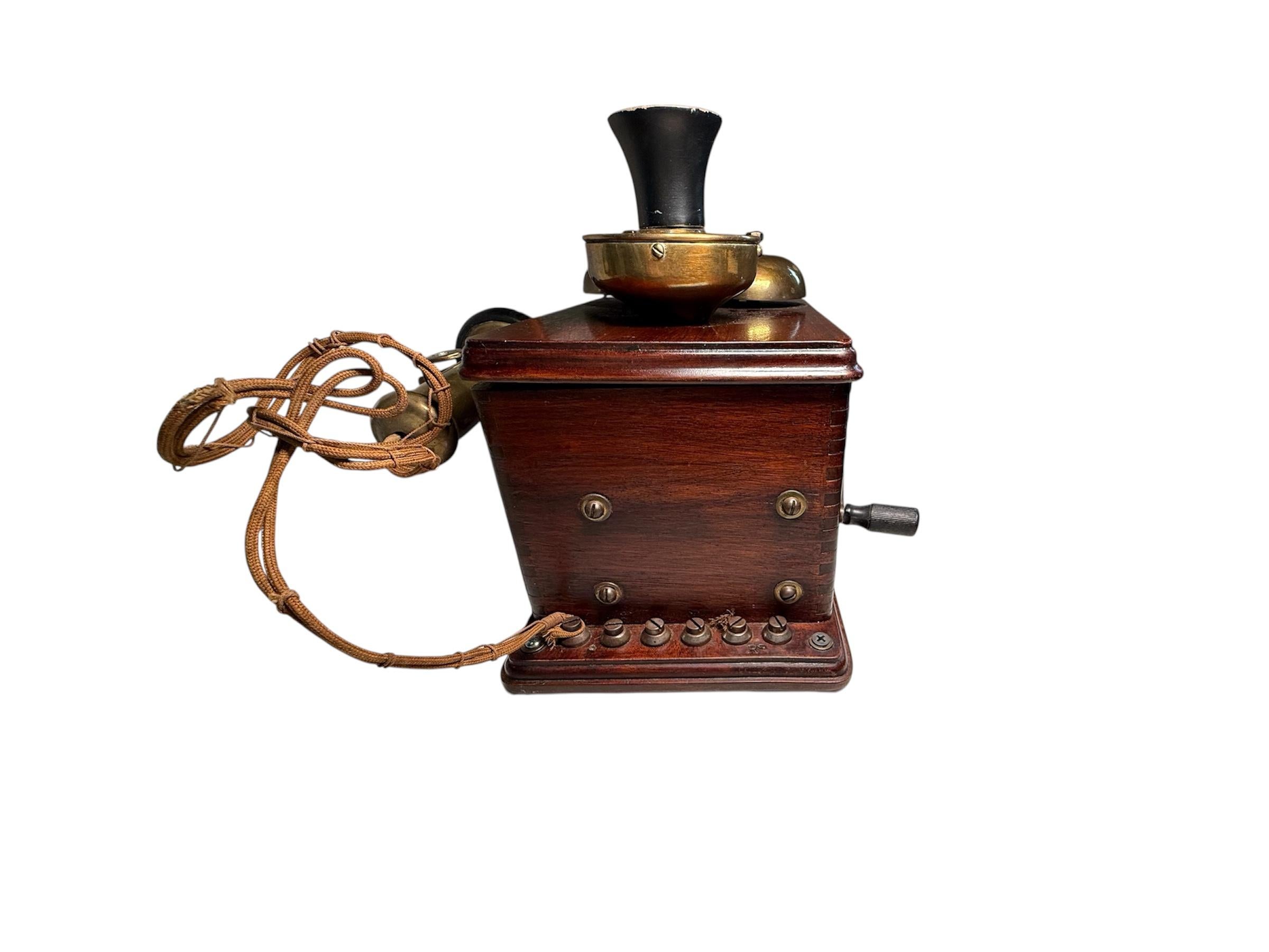 Telefono da parete in legno dei primi del '900 in vendita 1