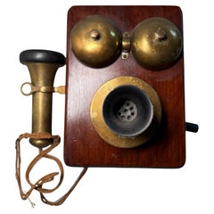Telefono da parete in legno dei primi del '900