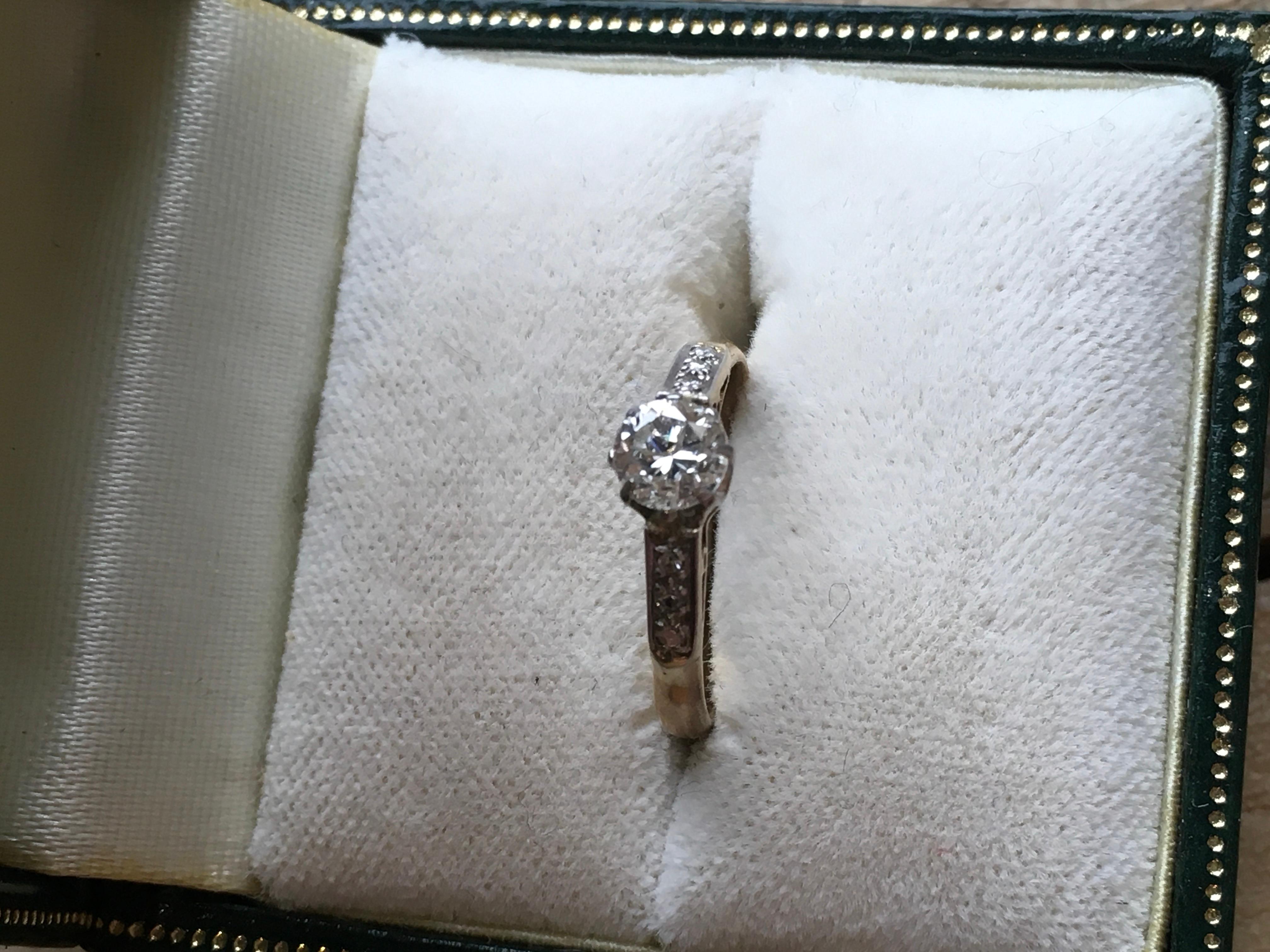 Early 20th Century 18 Carat Gold and Platinum Brilliant Cut Diamond Engagement For Sale 1