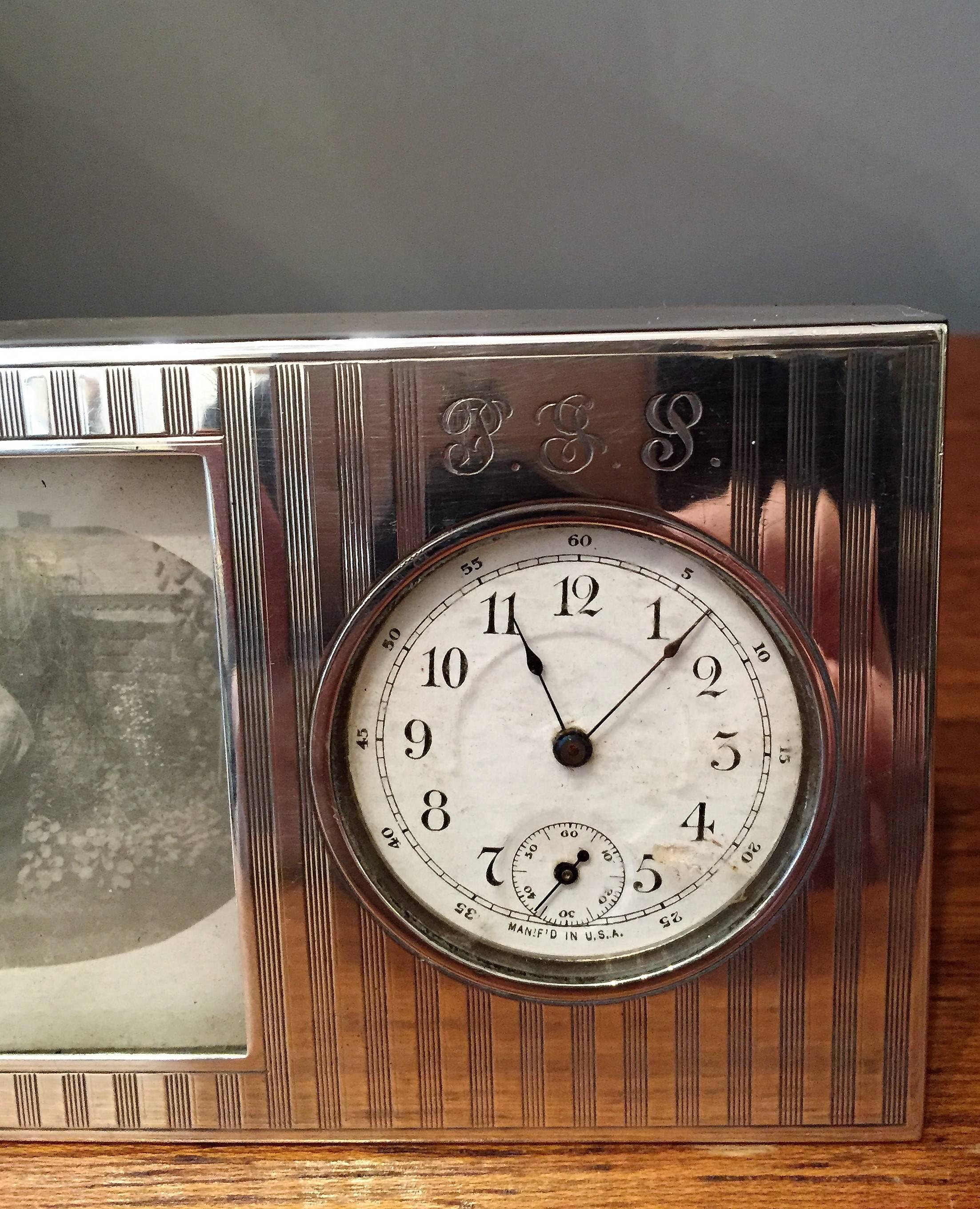 Lovely American silver desk clock, circa 1910.
The dial is made of paper (see photo)
The movement is working (I don't know how long).