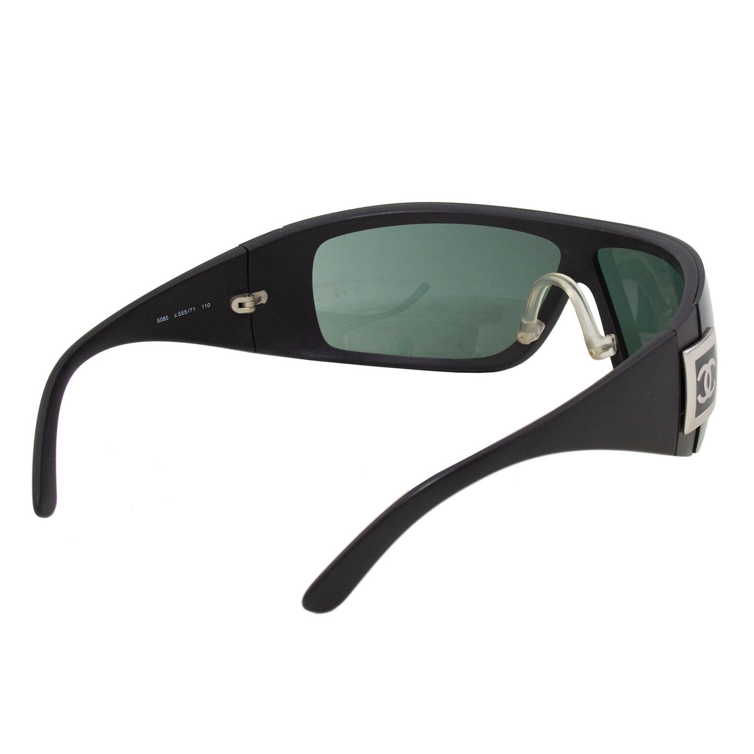 2000s black sunglasses
