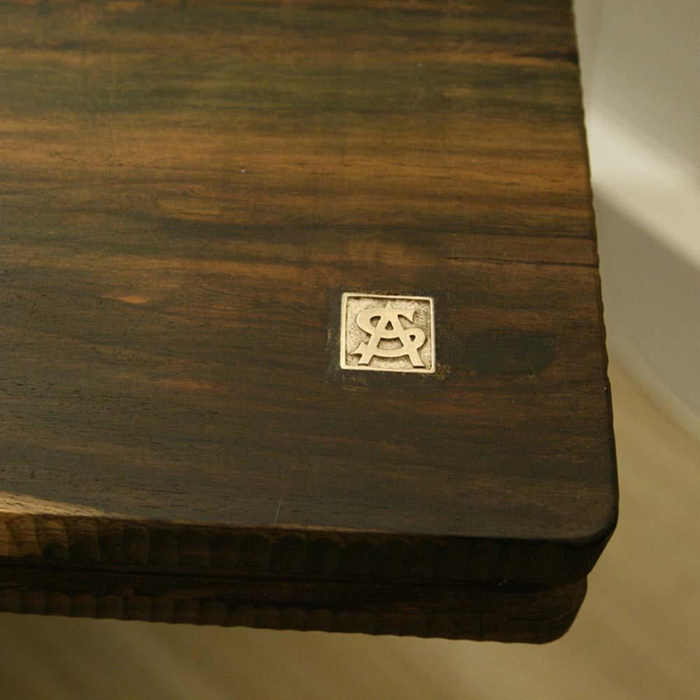 Une table de salle à manger / table de bureau sculpturale unique et impressionnante en bois de 