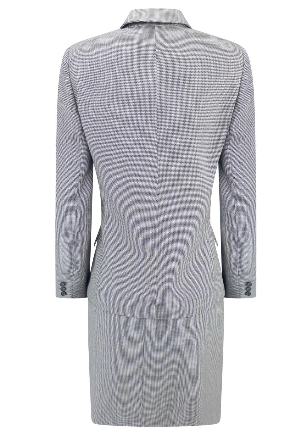 Traje con minifalda de doble botonadura de lana y mohair gris Calvin Klein de principios de la década de 2000 en Excelente estado para la venta en West Hollywood, CA