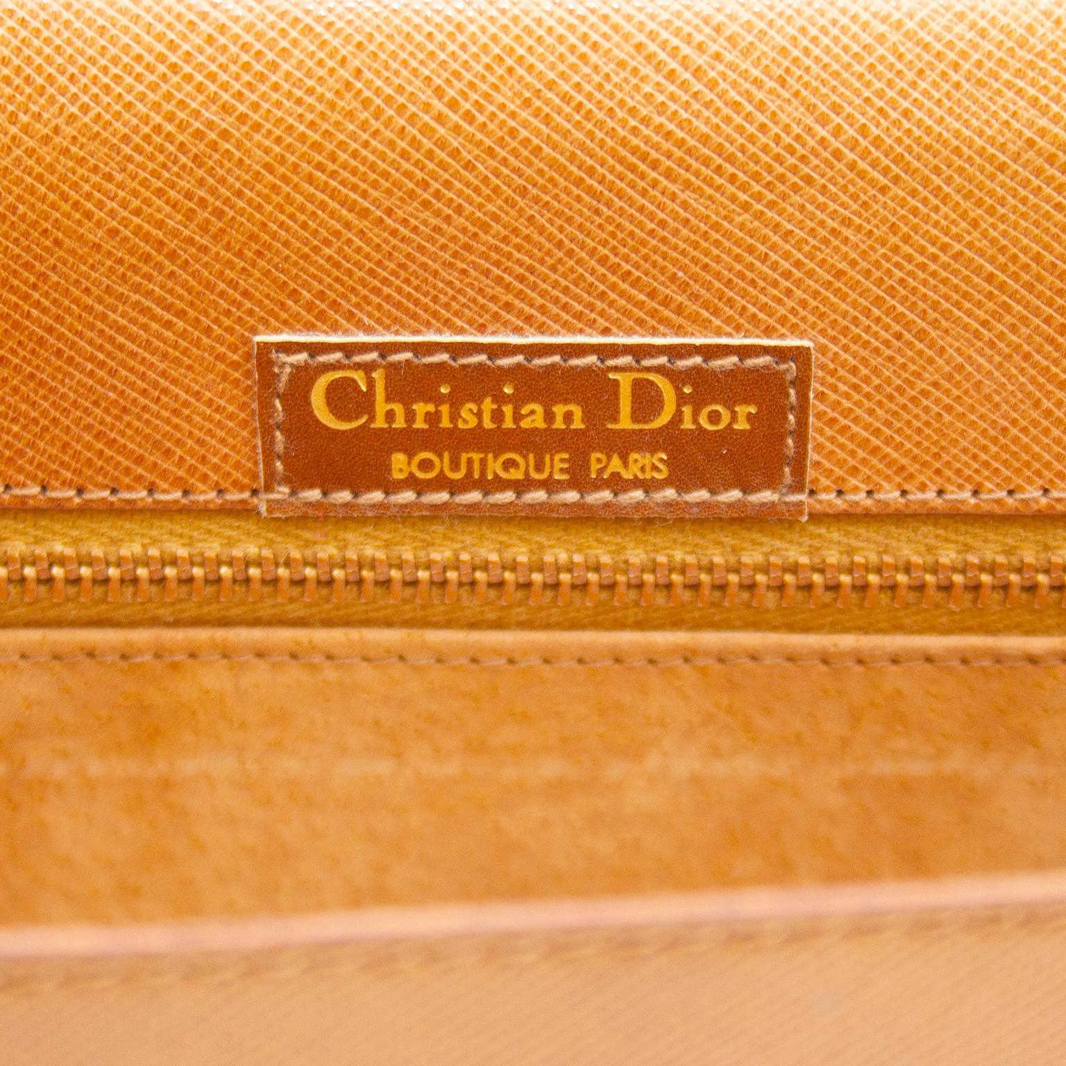 Early 2000's Christian Dior Tan Cross Hatched Leather Envelope Clutch  In Good Condition For Sale In Toronto, Ontario