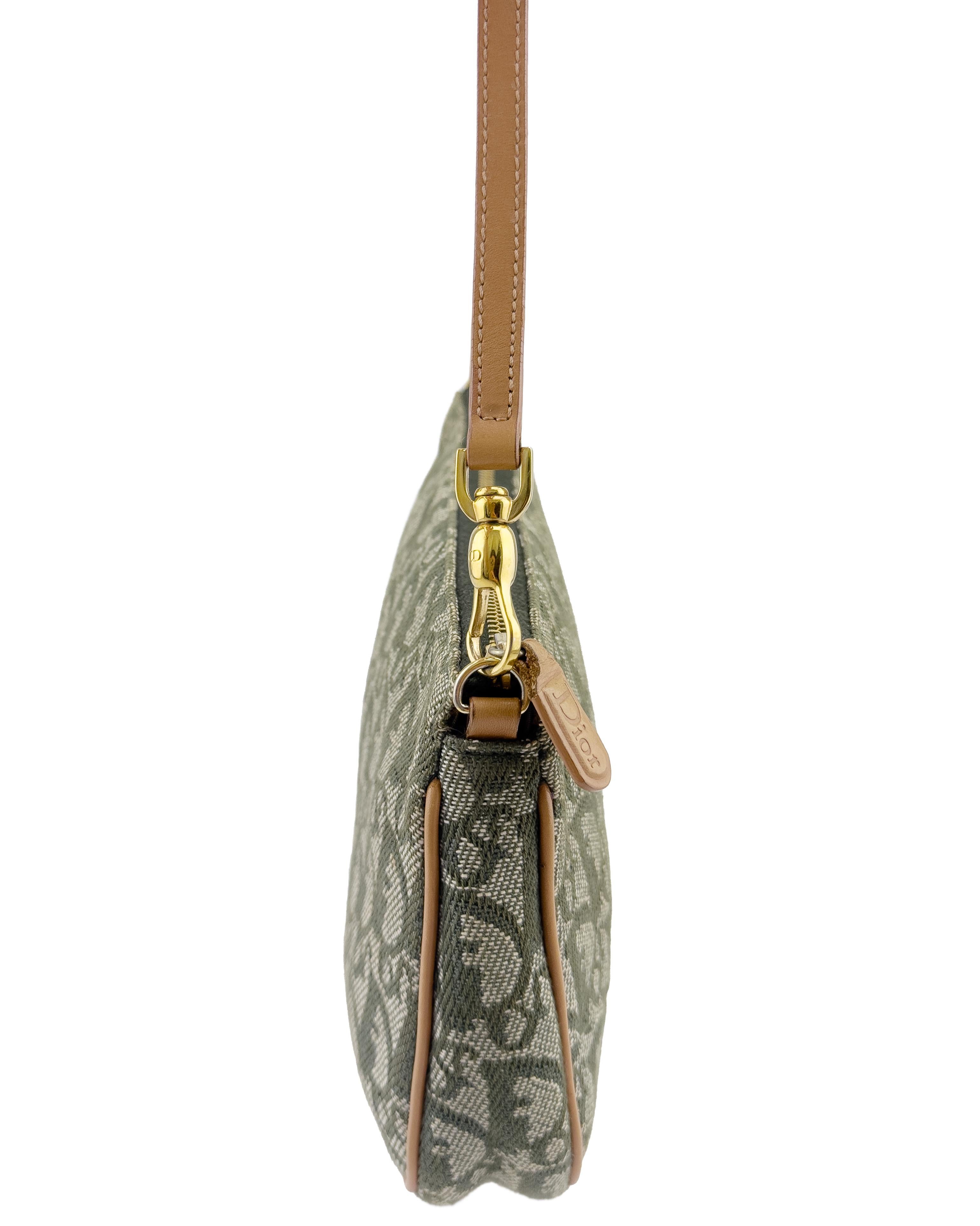Pochette Diorissimo de principios de la década de 2000 en monograma verde Gris en venta