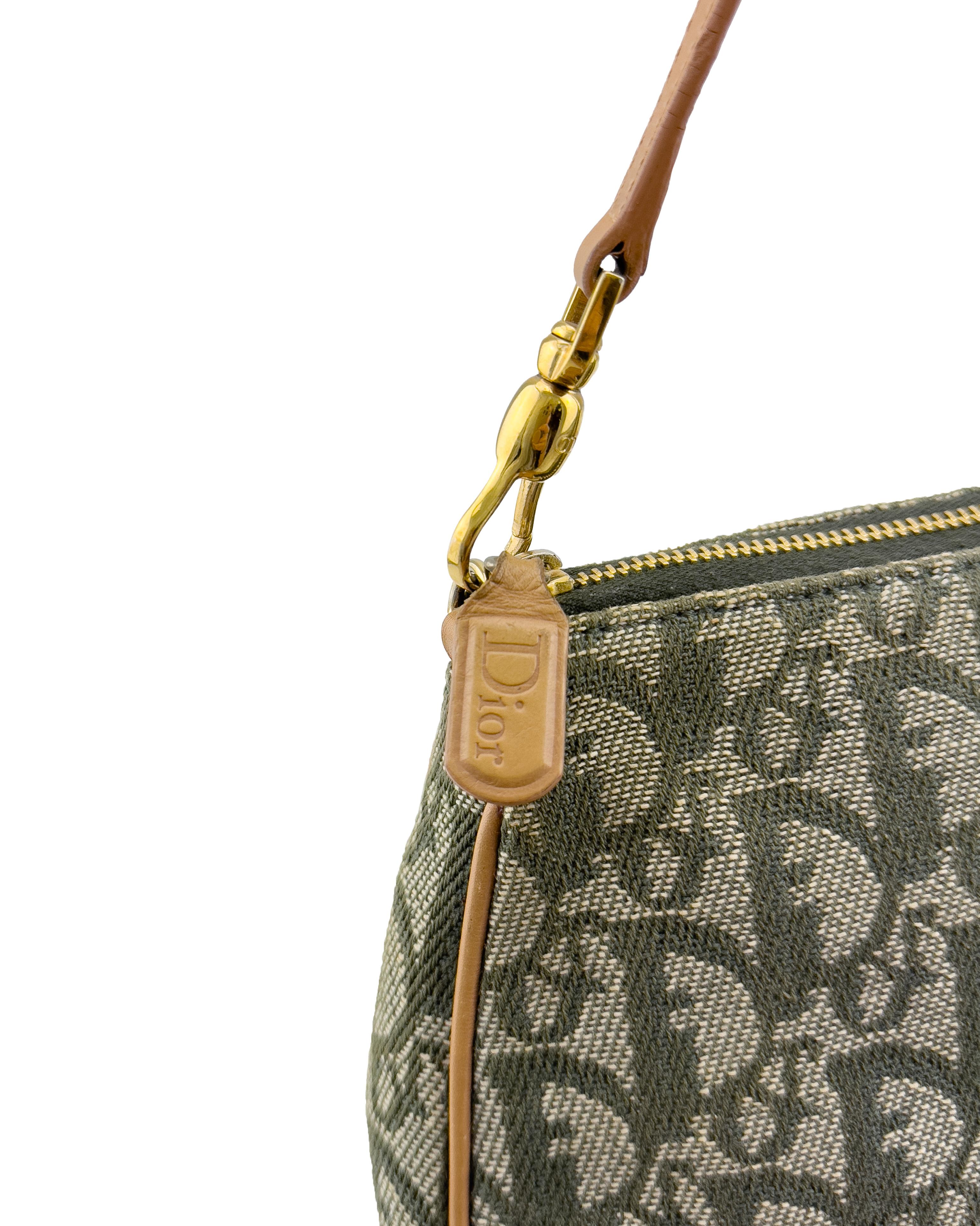 Pochette Diorissimo de principios de la década de 2000 en monograma verde en Bueno estado para la venta en Toronto, Ontario