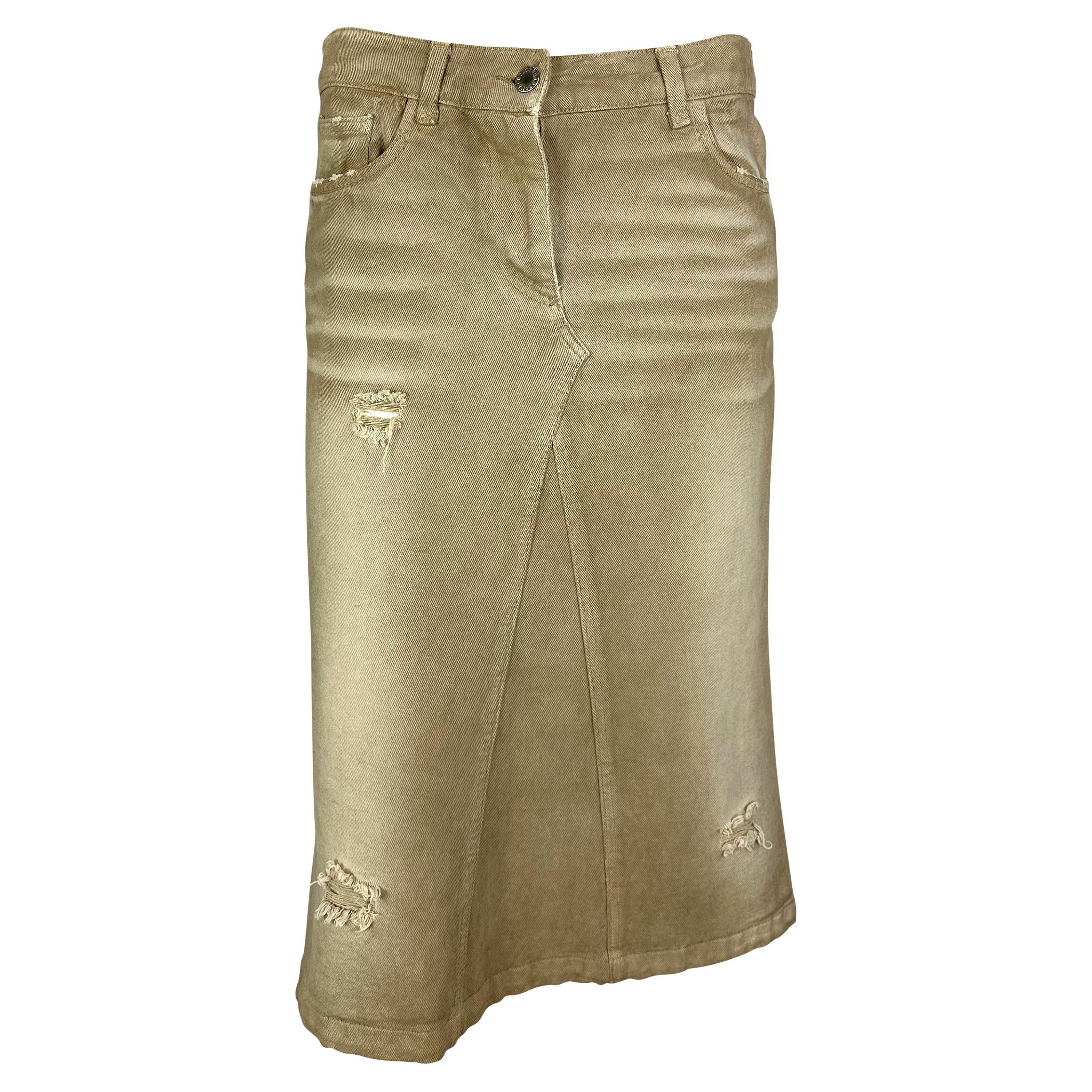 Anfang 2000er Dolce & Gabbana Beige Distressed Denim Mid-Length-Rock aus Denim im Used-Look
