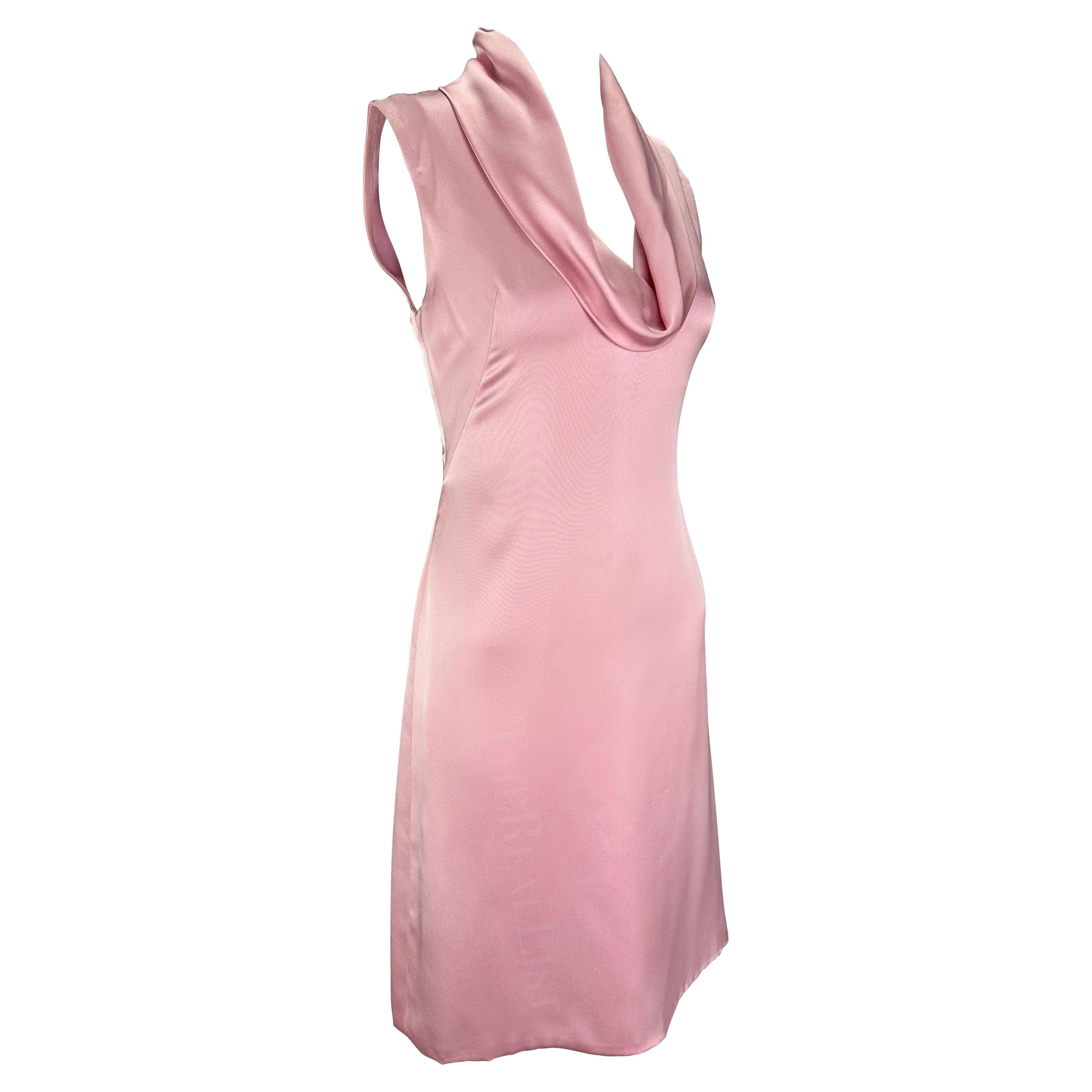 Mini abito a collo alto in seta rosa chiaro dei primi anni 2000 di Donatella Versace for Gianni Versace in vendita 1