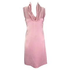 Mini robe à col bénitier en soie rose clair Gianni Versace par Donatella, début des années 2000