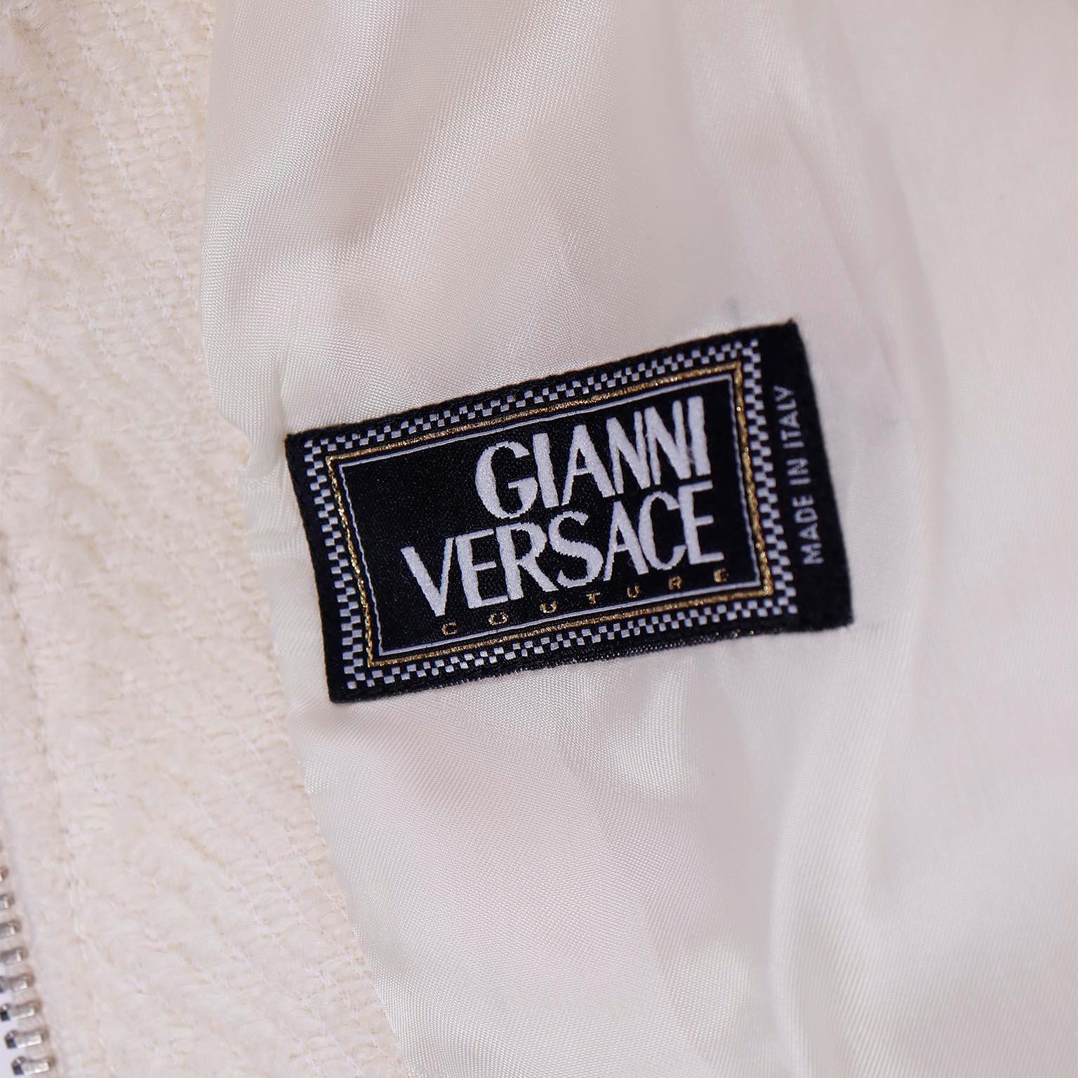 Anfang der 2000er Gianni Versace Elfenbeinfarbene Boucle-Wolljacke mit doppeltem Reißverschluss vorne im Angebot 5
