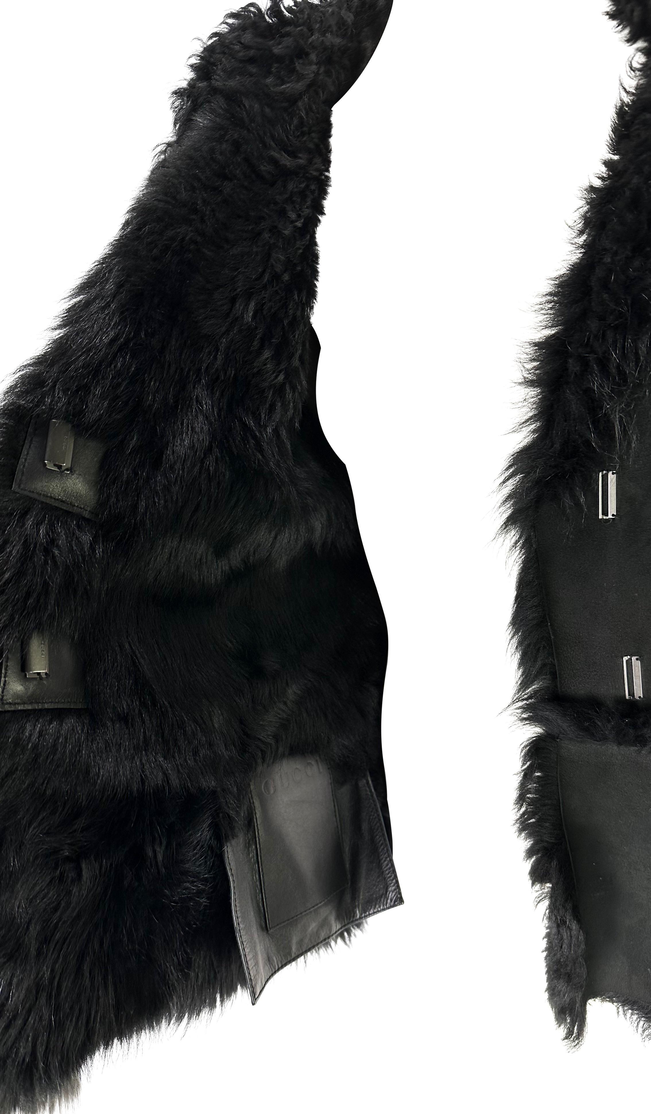 Anfang der 2000er Jahre Gucci by Tom Ford Schwarze übergroße Jacke aus Shearling-Wildleder im Moto-Stil im Zustand „Gut“ im Angebot in West Hollywood, CA