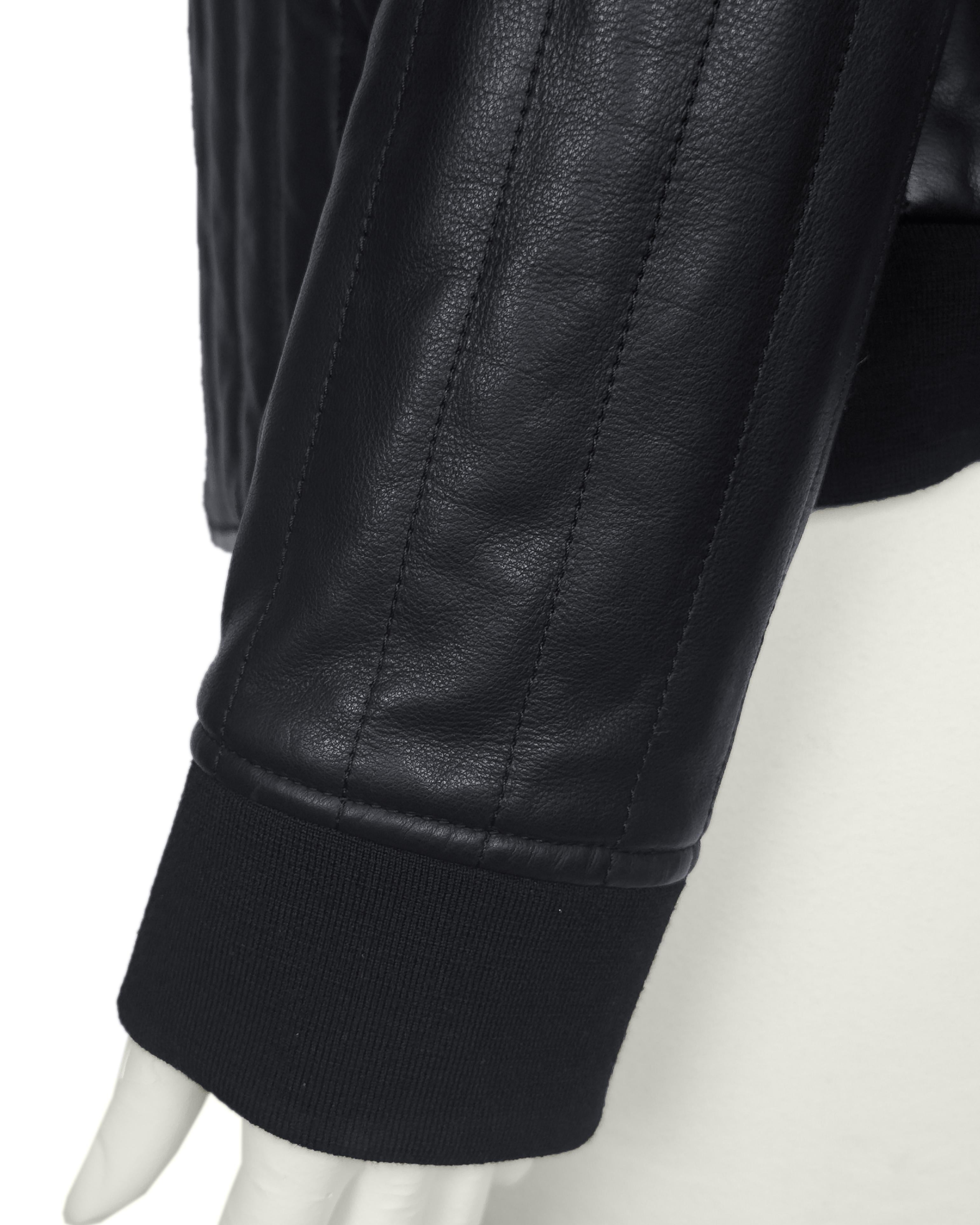 Frühe 2000er Hermes von Martin Margiela Schwarz gepolsterte Lederjacke im Angebot 3