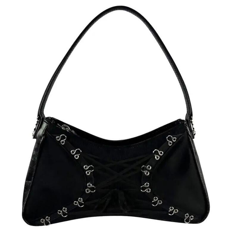 Mini bolso estilo corsé de piel satinada negra John Galliano de principios de la década de 2000
