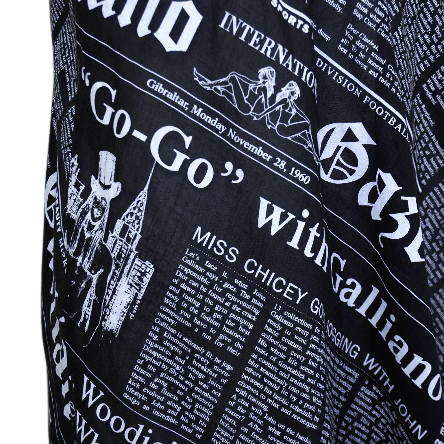 Robe babydoll John Galliano Newsprint en coton du début des années 2000 en vente 1