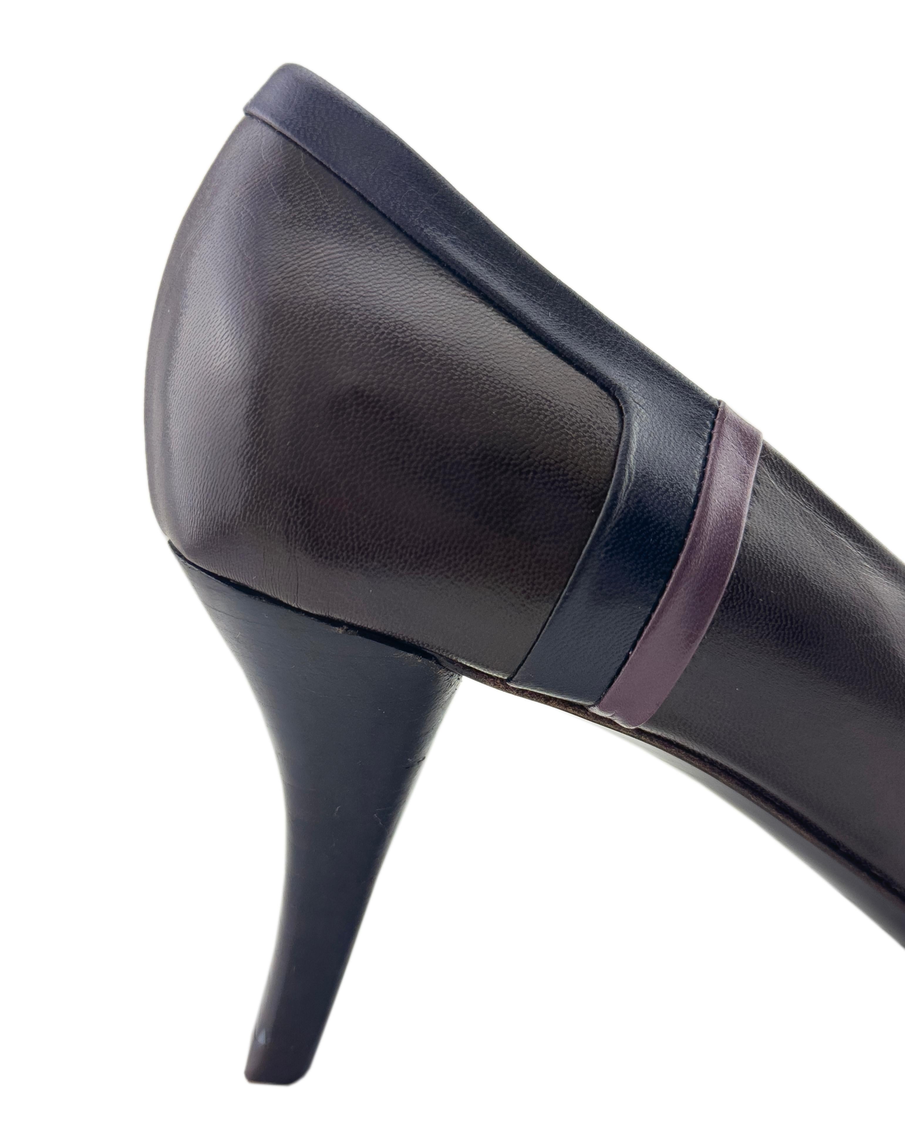 Early 2000s Prada Brown and Purple Leather Pumps In Good Condition For Sale In Toronto, Ontario