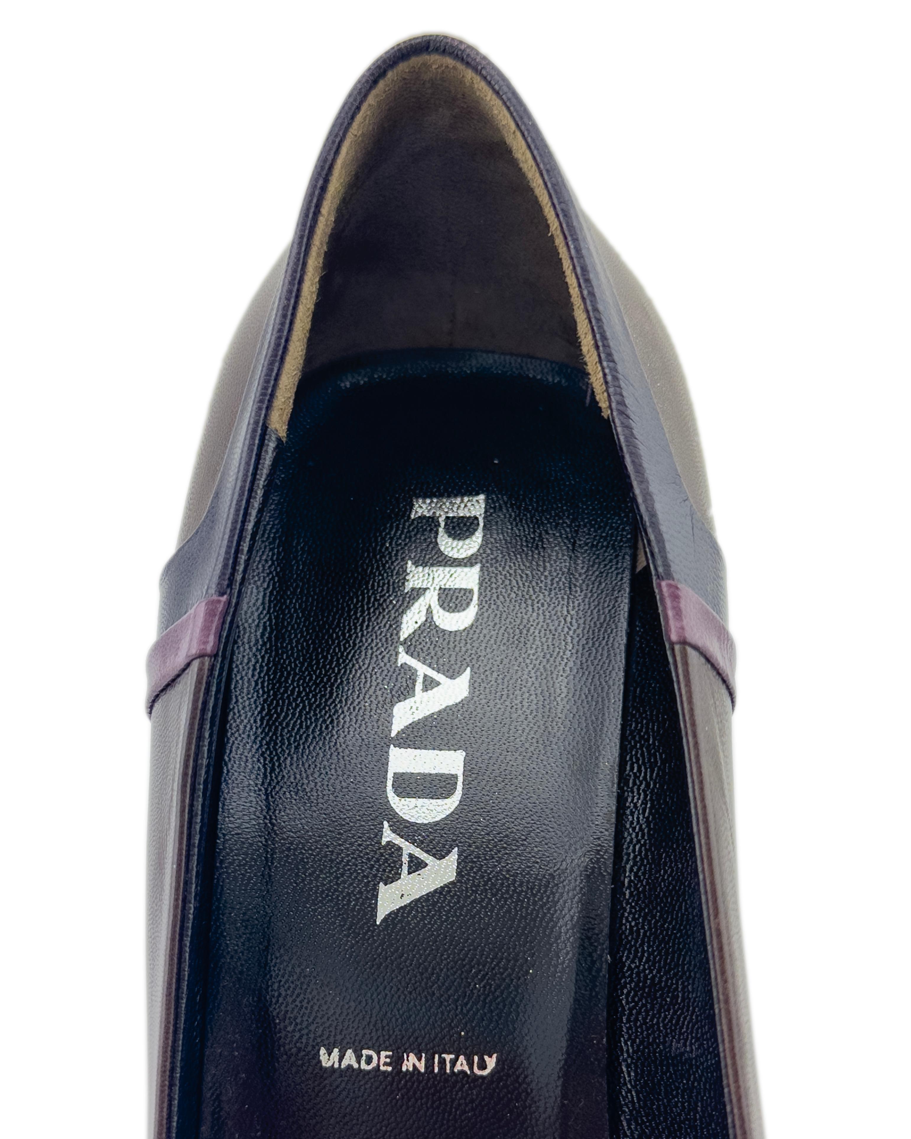 Early 2000s Prada Brown and Purple Leather Pumps For Sale 1