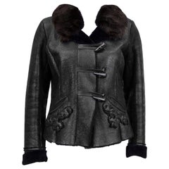 Prada Schwarze, taillierte und abgeschnittene Shearling-Jacke aus den frühen 2000er Jahren