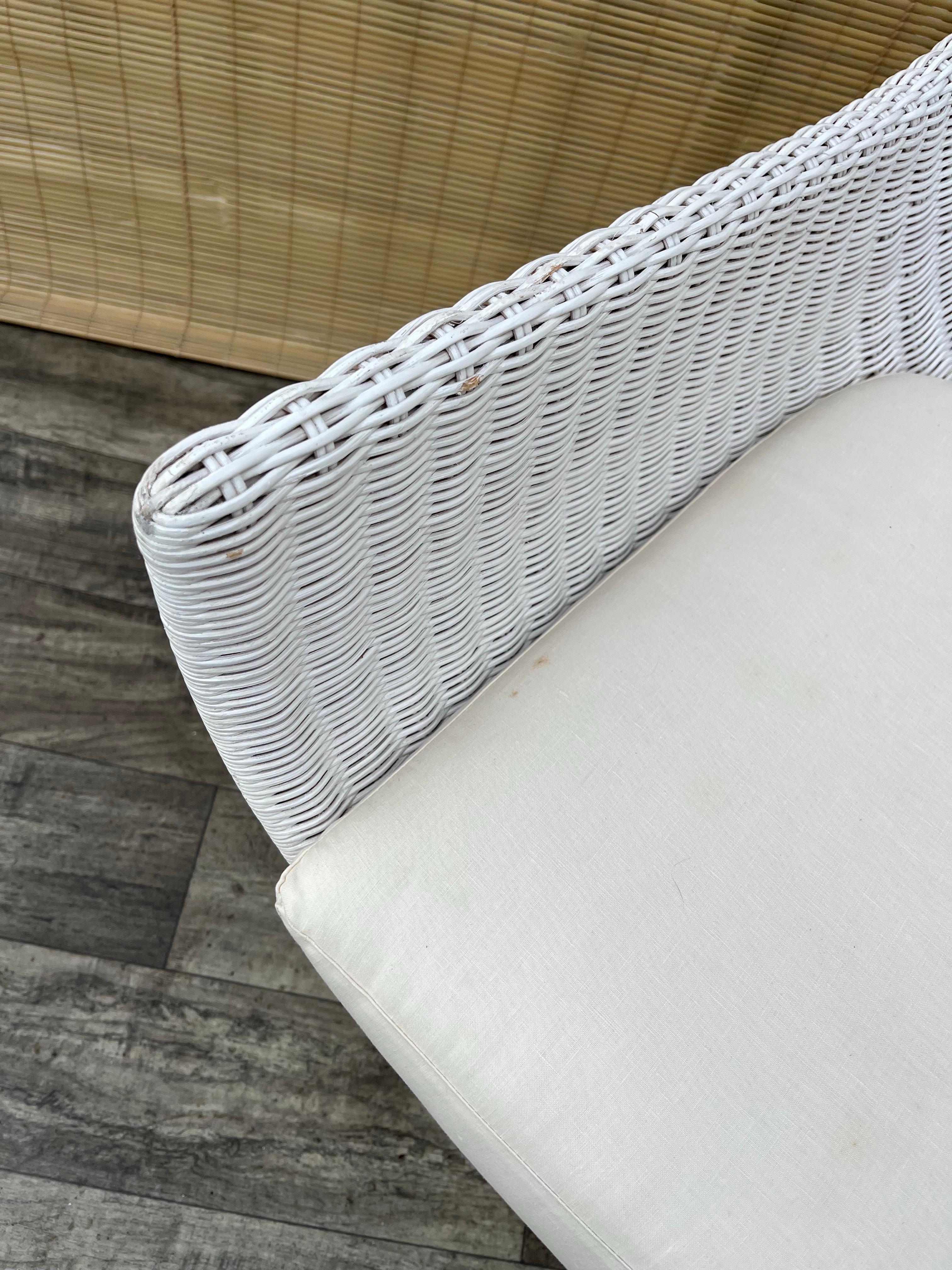Silla de salón giratoria de mimbre de principios de la década de 2000, de Palecek Furniture. en venta 12