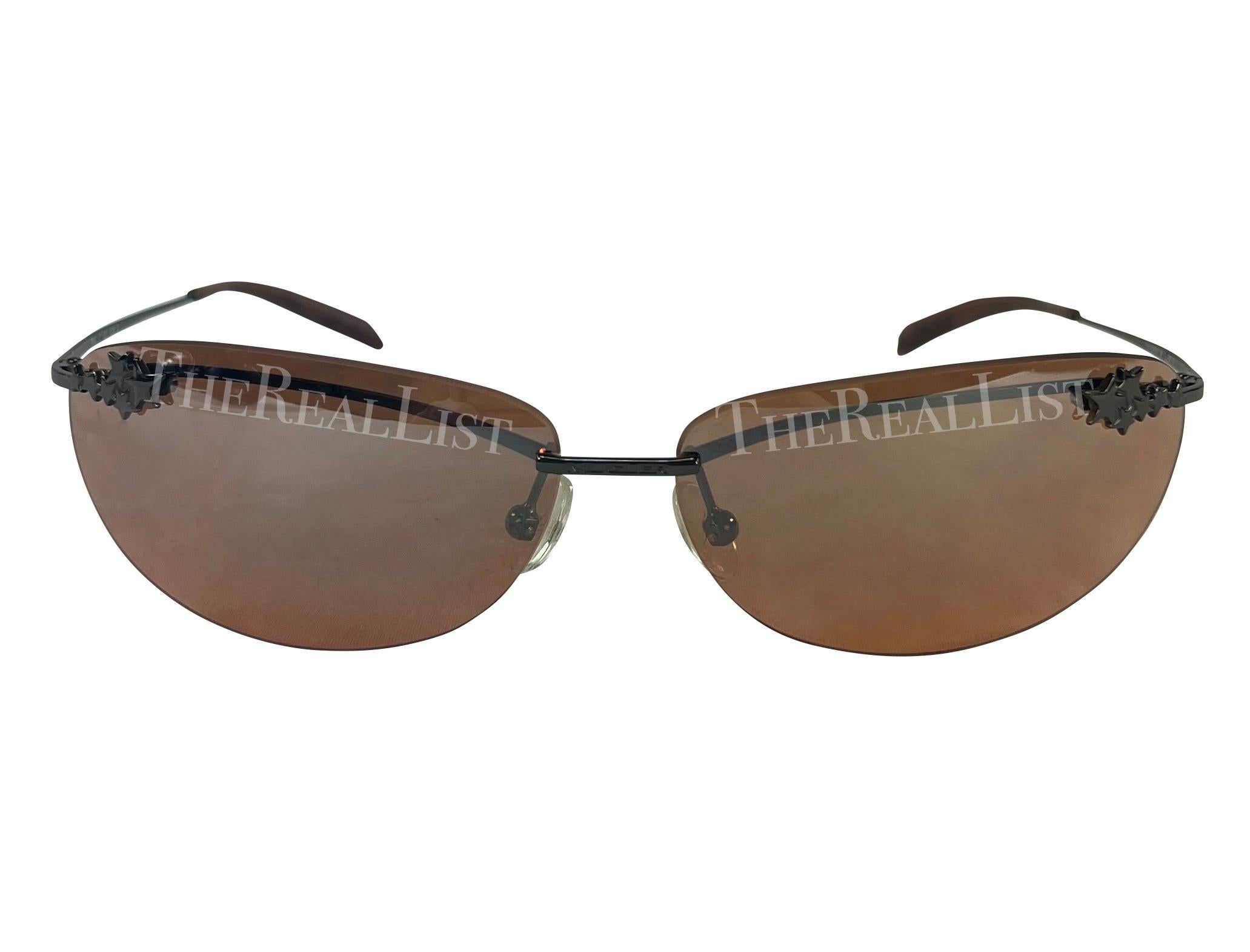 Early 2000s Thierry Mugler Brown Star Rimless Rectangular Sunglasses  In Excellent Condition For Sale In West Hollywood, CA