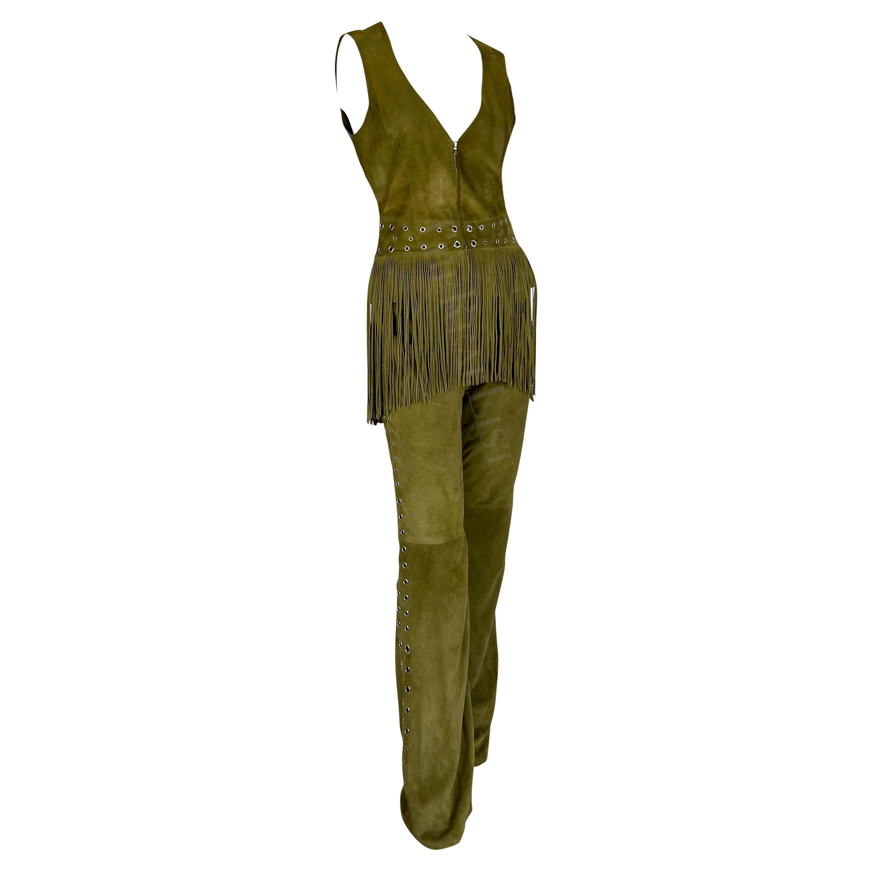 Début des années 2000 - Thierry Mugler - Ensemble gilet-pantalon à œillets et franges en daim vert mousseux  en vente